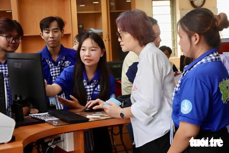 Chiến sĩ Mùa hè số được người dân 'đặt lịch' hướng dẫn vì quá nhiệt tình - Ảnh 8.