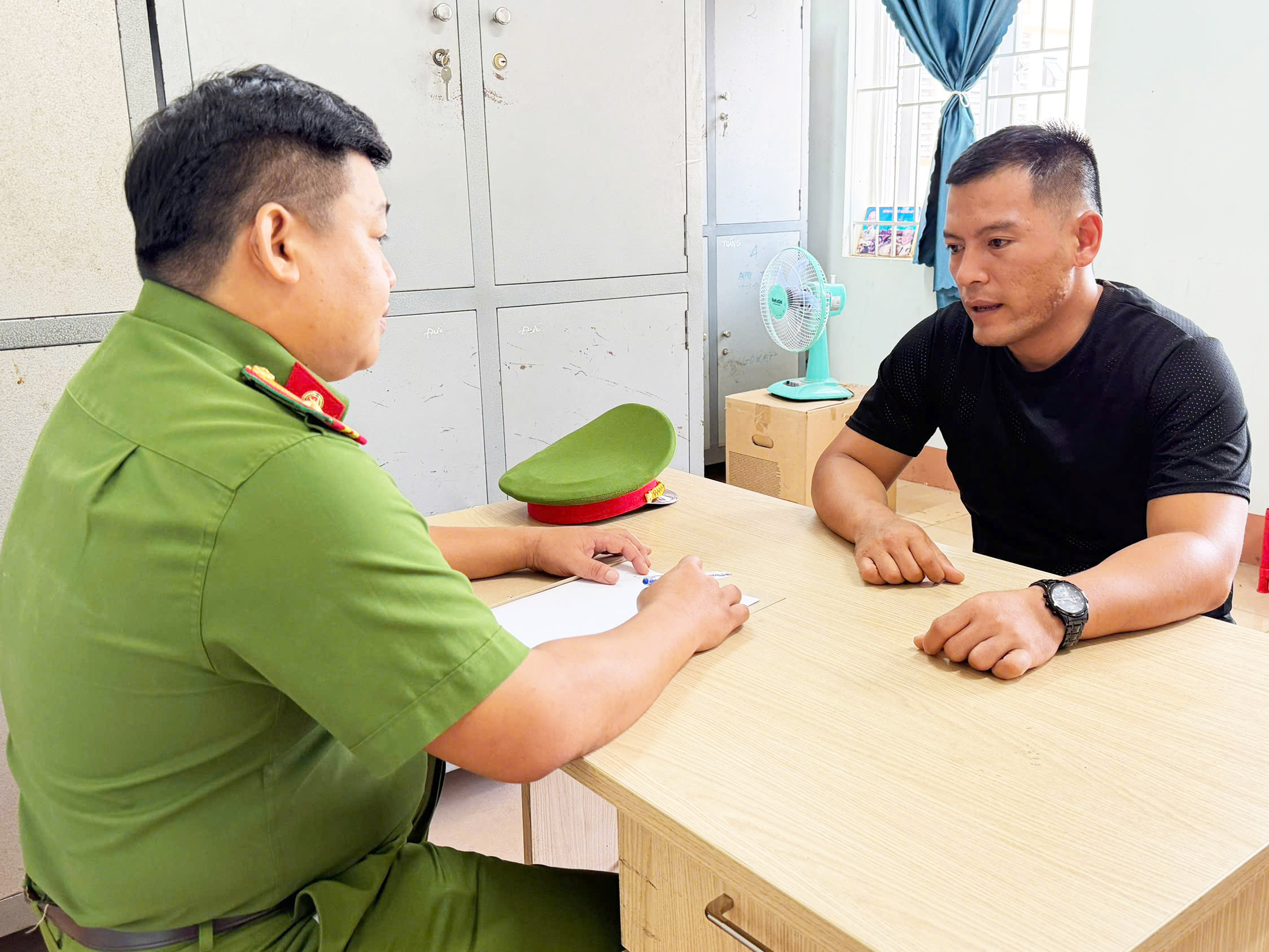 Đắk Lắk bắt giam người đạp ngã xe chồng cũ bạn gái rồi bỏ đi - Ảnh 1.