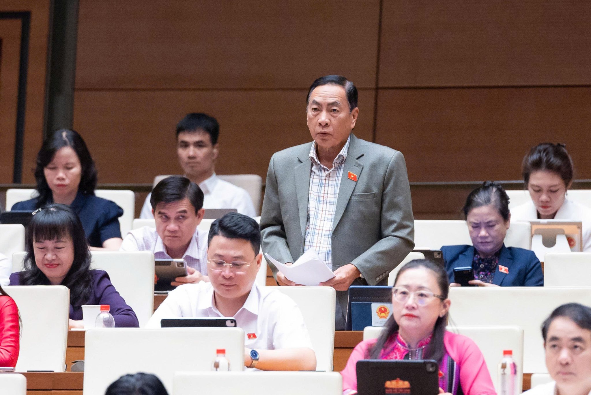 Đại biểu: Khẳng định trong luật chung cư phá dỡ không đồng thời mất đi quyền sở hữu của người dân - Ảnh 3.