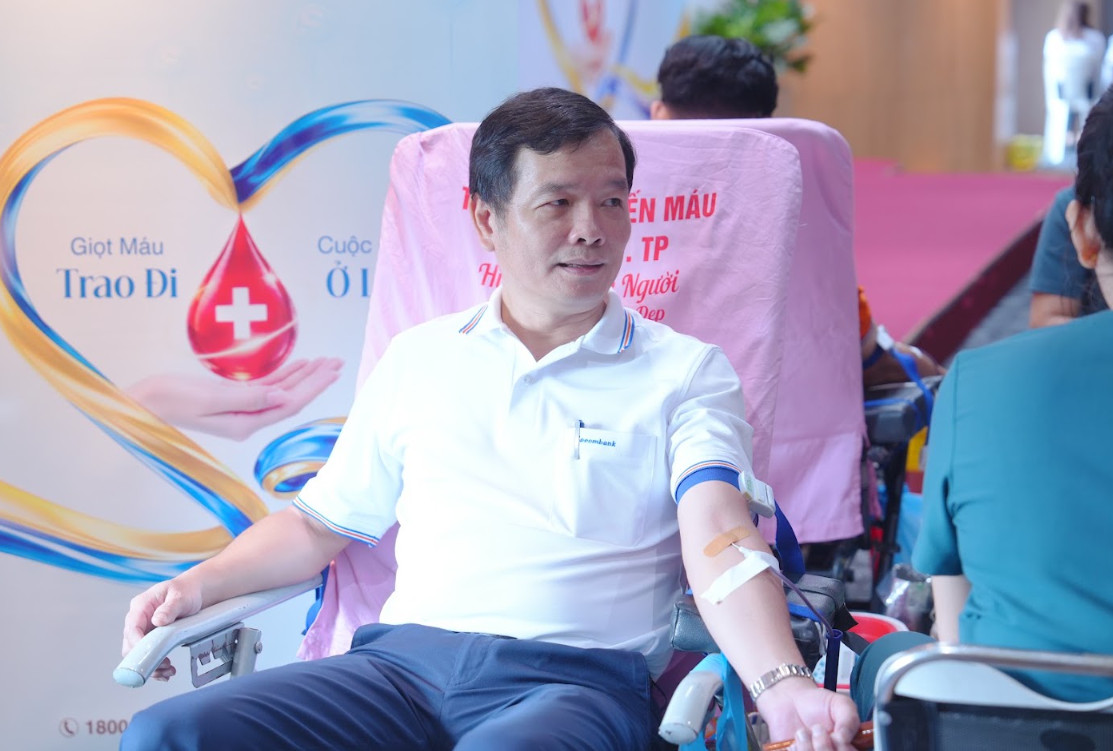 HÀNH TRÌNH 14 NĂM SACOMBANK TRAO GIỌT HỒNG SẺ CHIA SỰ SỐNG - Ảnh 4.