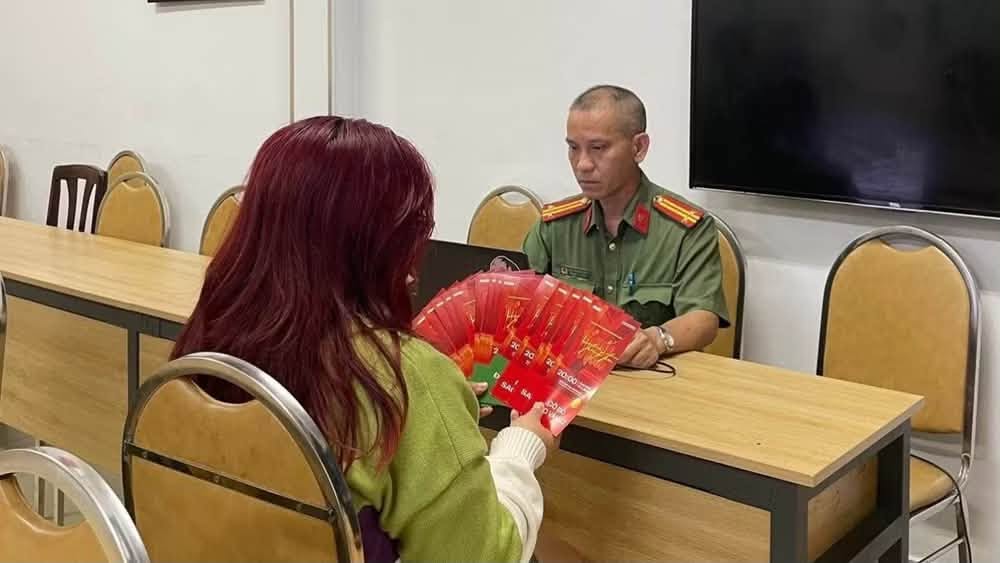Rao bán vé mời concert 'Tổ quốc trong tim', hai người bị Công an mời làm việc - Ảnh 1.