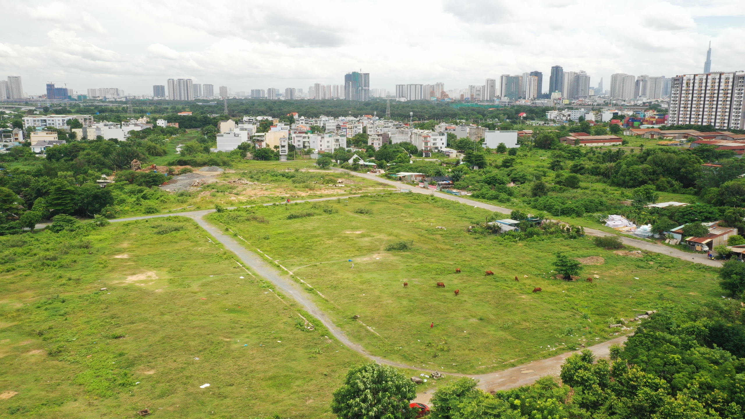 Đánh thuế đất bỏ hoang 0,2%: Hưởng ứng chủ trương nhưng cũng phập phồng lo vướng 'án phạt' - Ảnh 1.