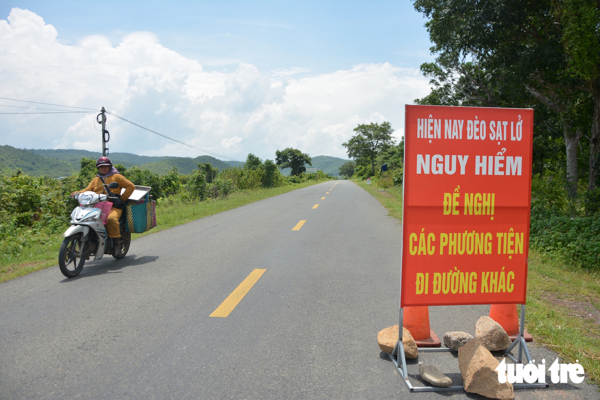 Đèo Gia Bắc còn ngổn ngang bùn đất, hạn chế xe qua lại - Ảnh 5.