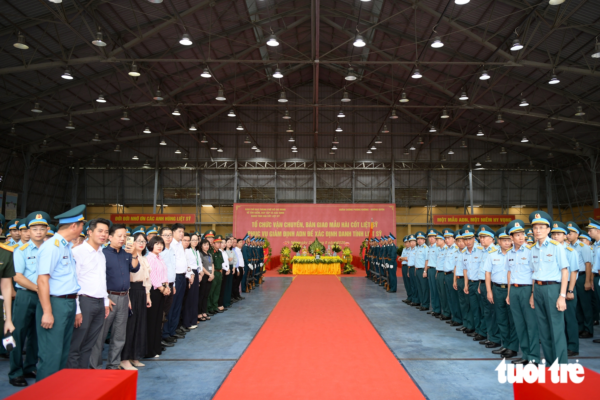 7.104 mẫu sinh phẩm hài cốt liệt sĩ từ TP Hồ Chí Minh đã tới Hà Nội - Ảnh 3.