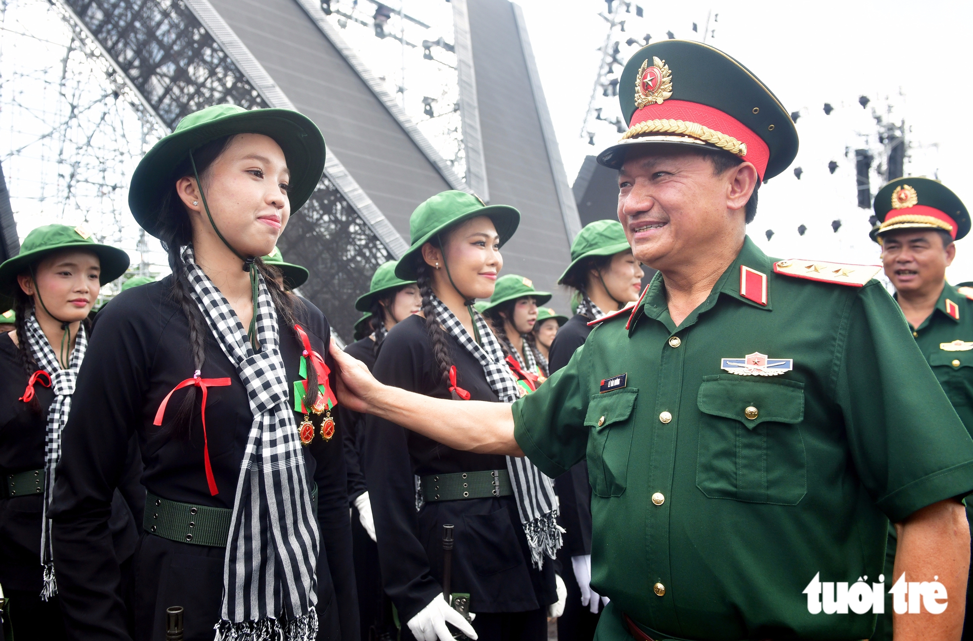 Trung tướng Lê Văn Hướng kiểm tra, động viên các lực lượng diễu binh 