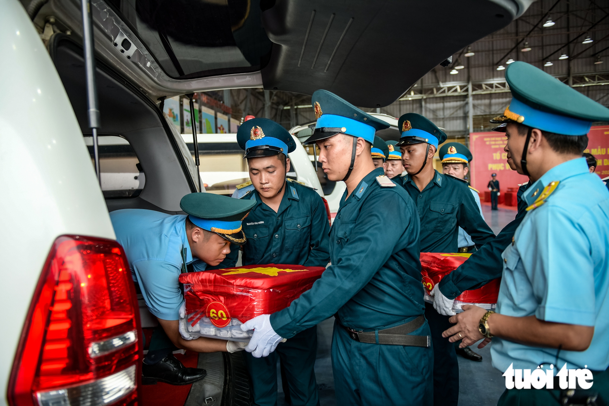 Phi công máy bay vận chuyển 7.104 mẫu sinh phẩm hài cốt liệt sĩ: Đây là một nhiệm vụ lịch sử, đặc biệt - Ảnh 7.