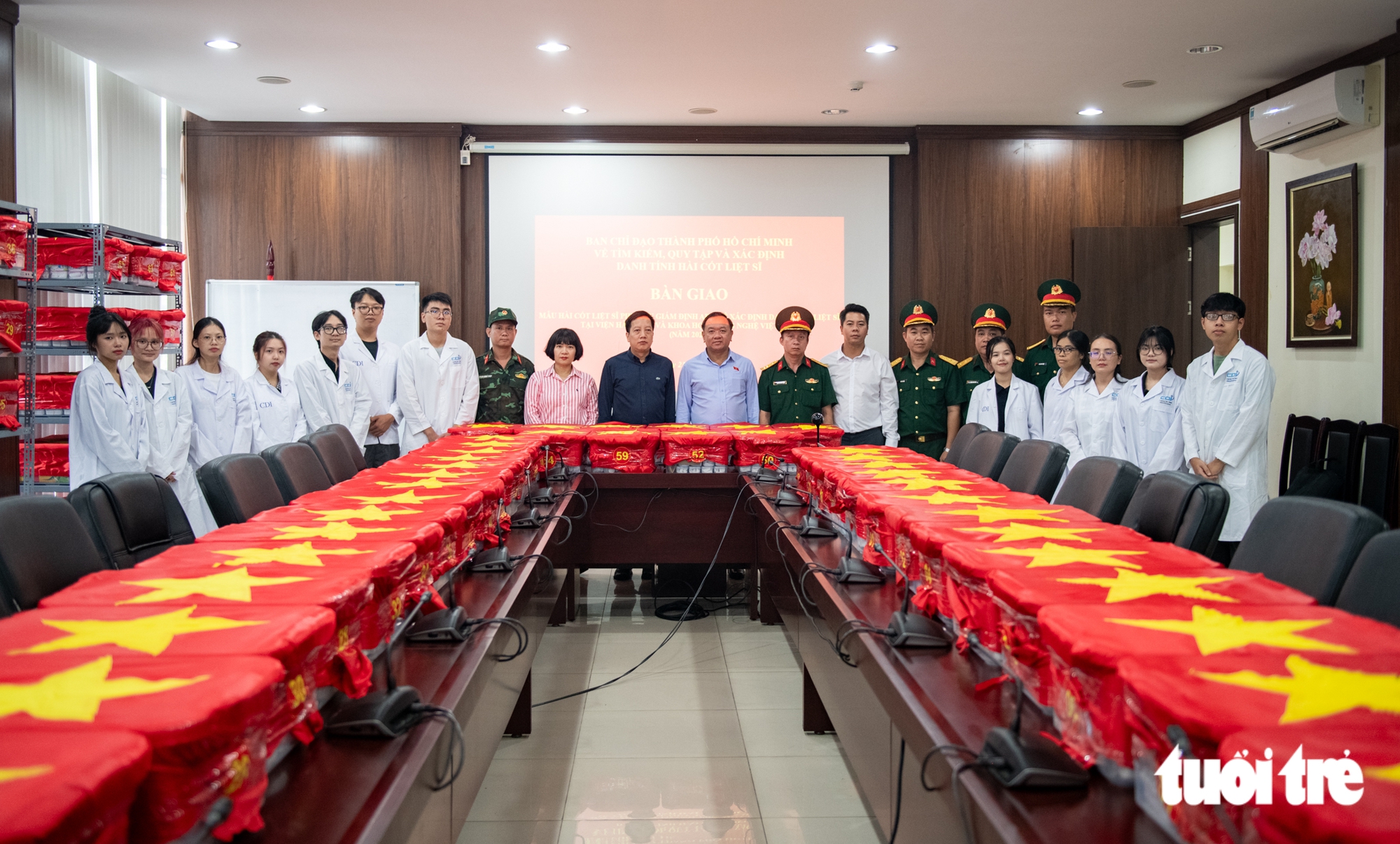 Phi công máy bay vận chuyển 7.104 mẫu sinh phẩm hài cốt liệt sĩ: Đây là một nhiệm vụ lịch sử, đặc biệt - Ảnh 8.