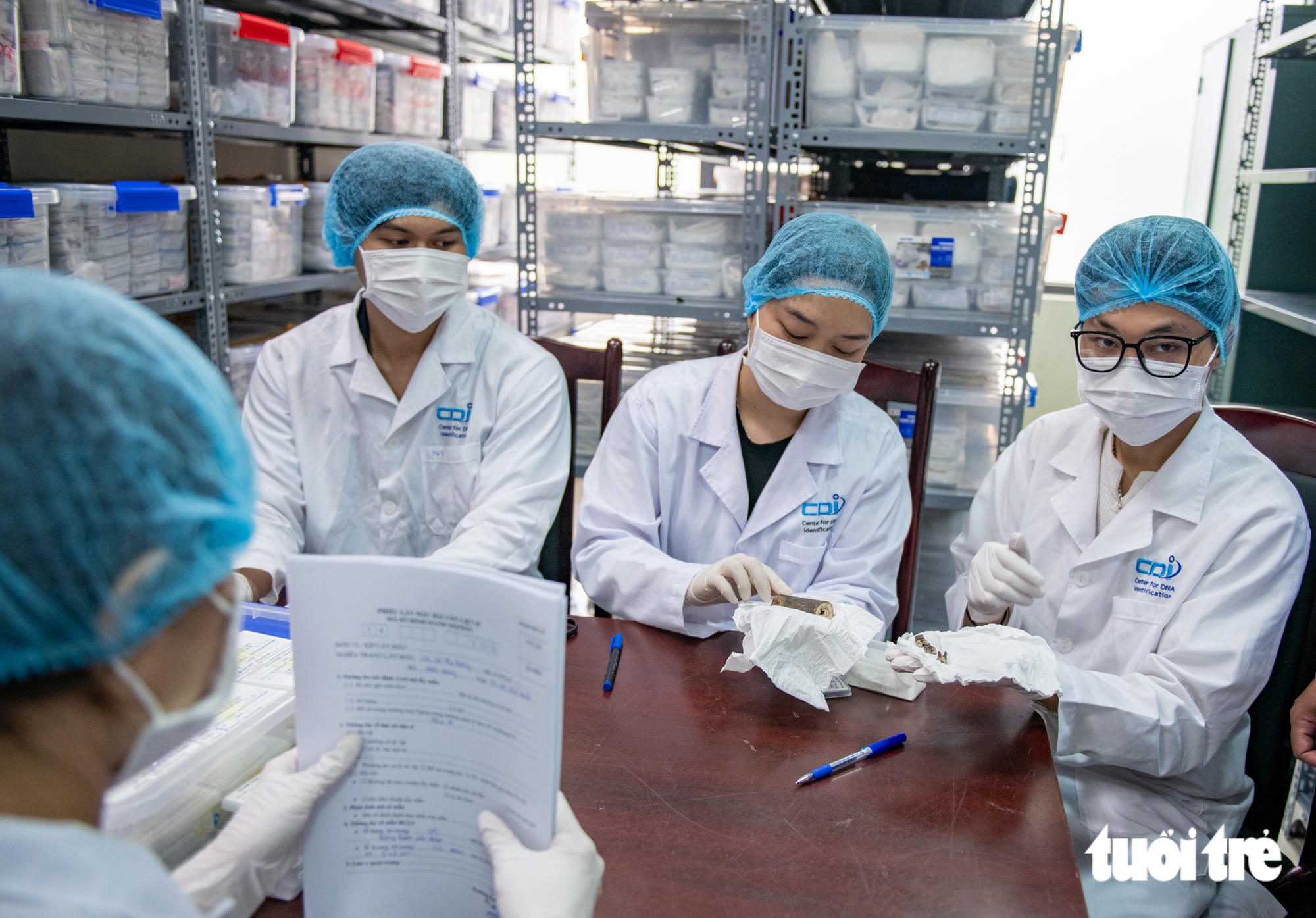 Phi công máy bay vận chuyển 7.104 mẫu sinh phẩm hài cốt liệt sĩ: Đây là một nhiệm vụ lịch sử, đặc biệt - Ảnh 10.