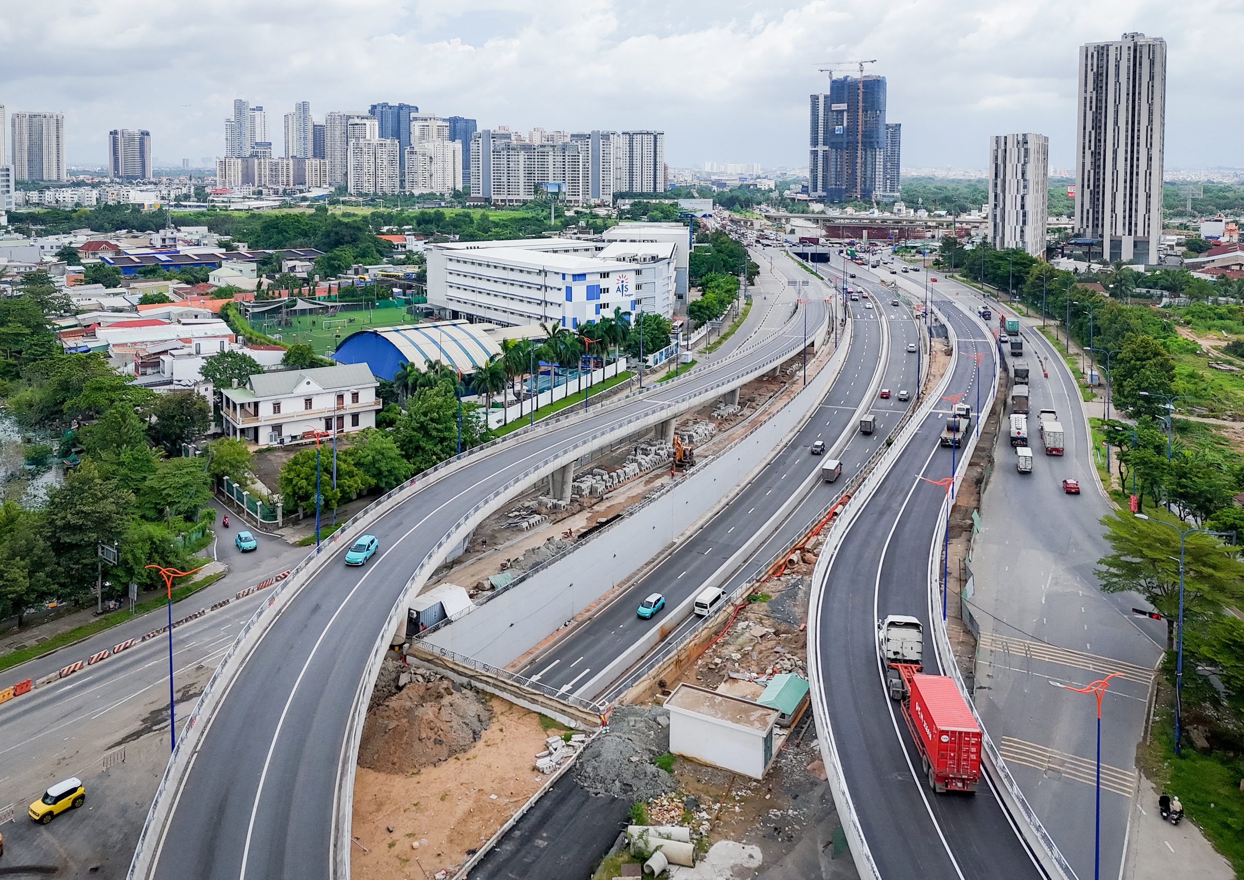 Thống xe nhánh cầu vượt từ Đồng Văn Cống đi nút giao An Phú TP.HCM - Ảnh 1.