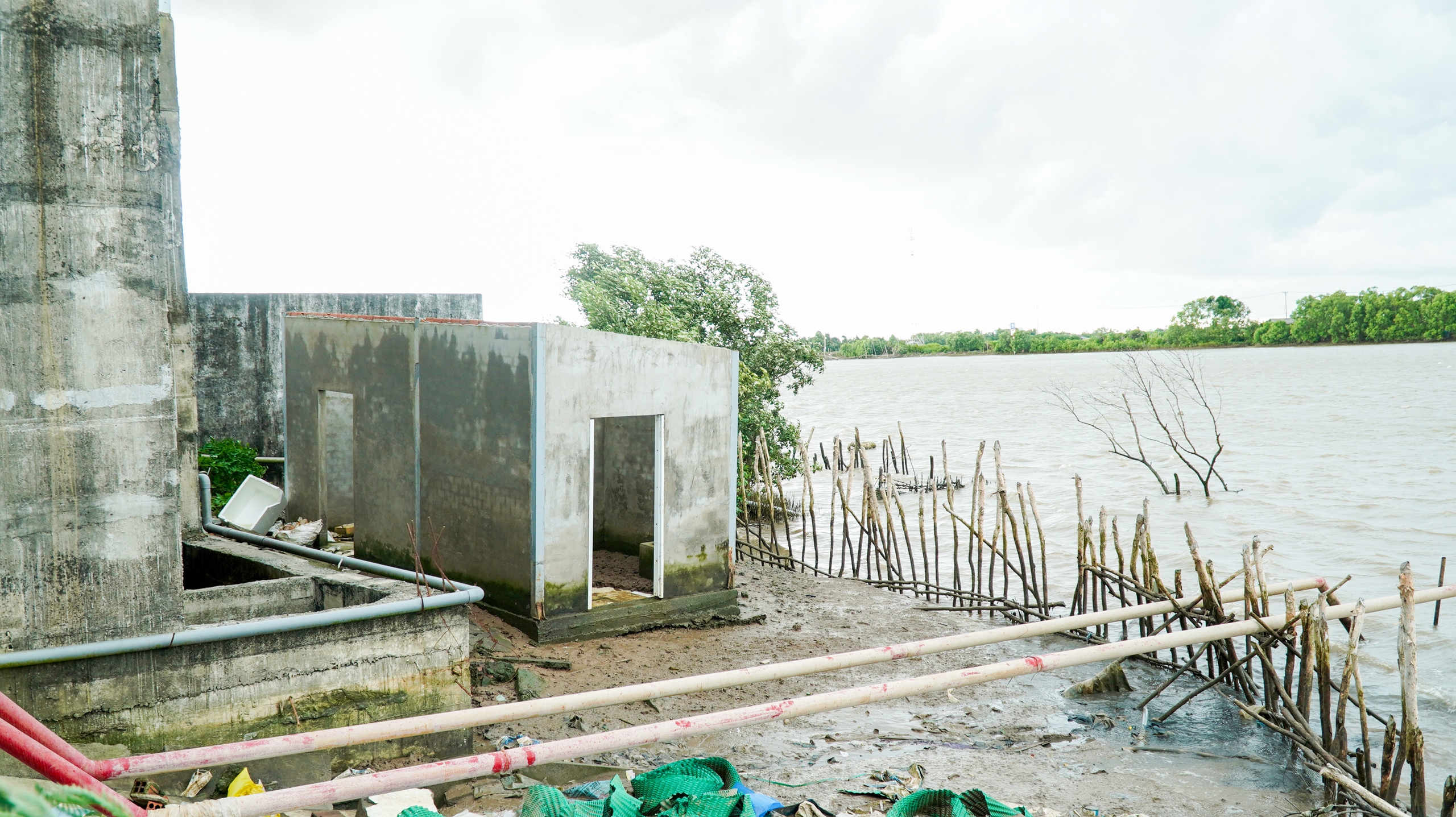 ‘Hà bá’ sông Gành Hào ‘nuốt’ đất, Cà Mau làm kè dài 2,5km chặn sóng dữ - Ảnh 3.