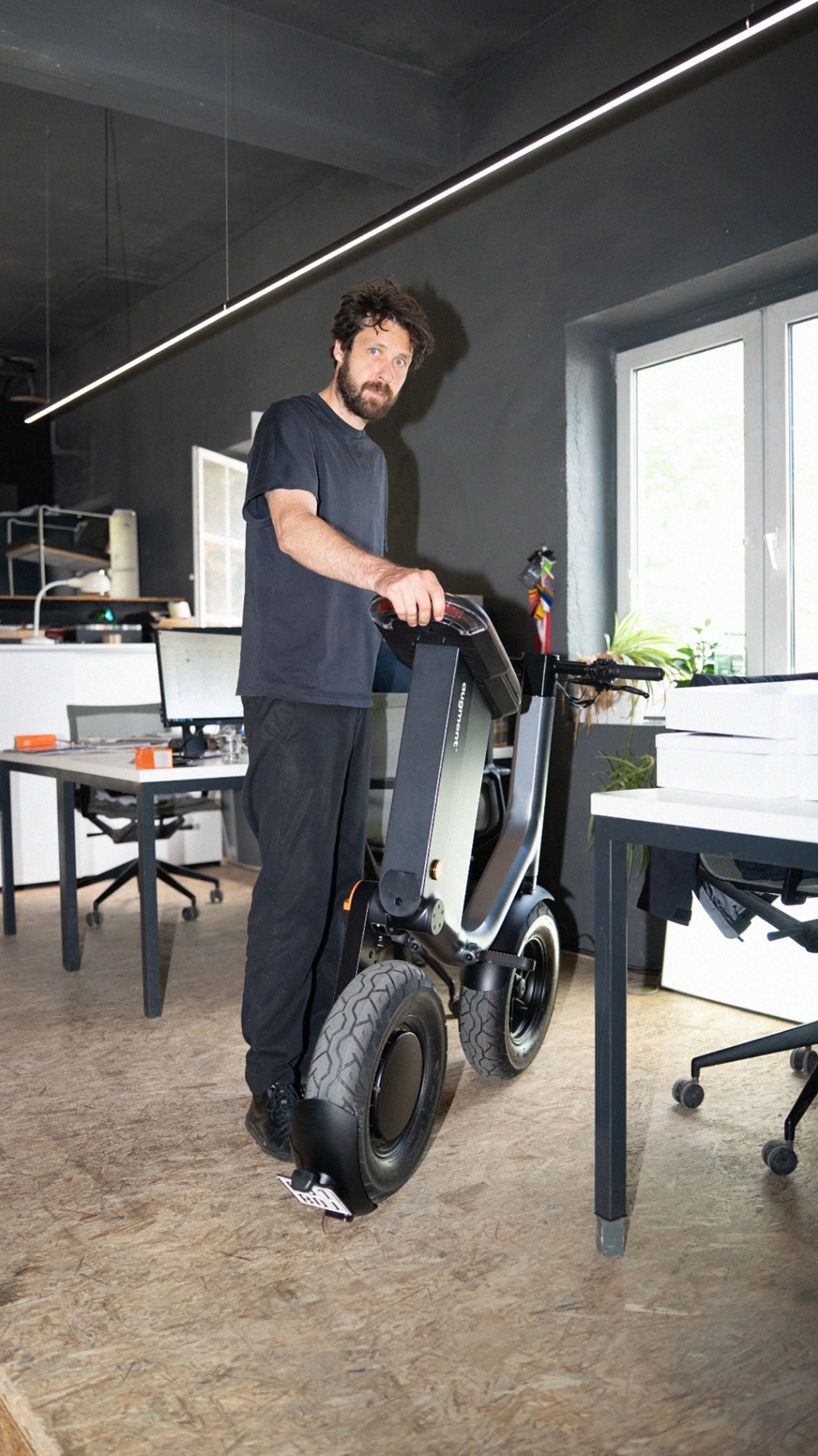 Xe máy điện không lo phải tìm chỗ đỗ: Lái như Vespa nhưng tiện như xe gấp, chỉ dài hơn nửa Honda SH - Ảnh 6.