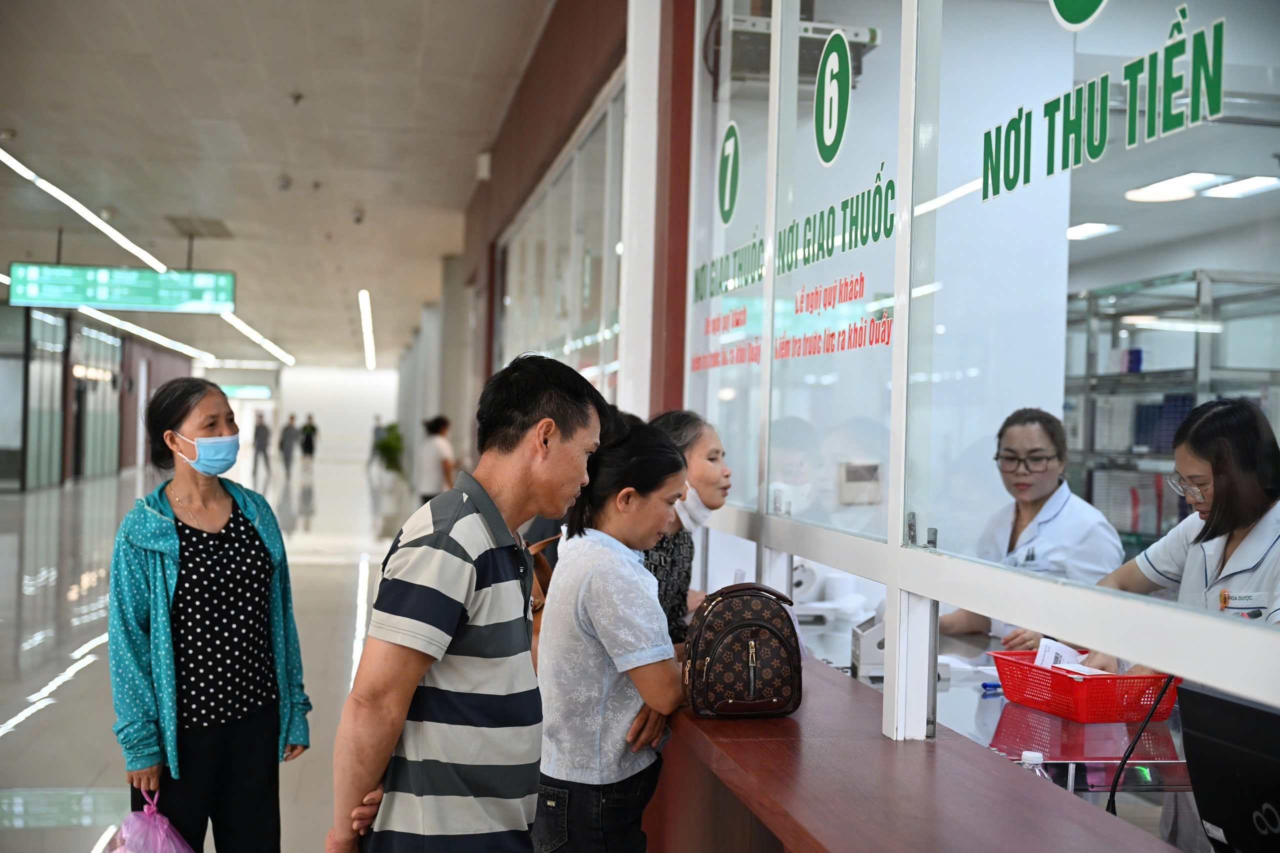 Danh mục thuốc bảo hiểm y tế: Người bệnh không thể mỏi mòn chờ cập nhật - Ảnh 2.