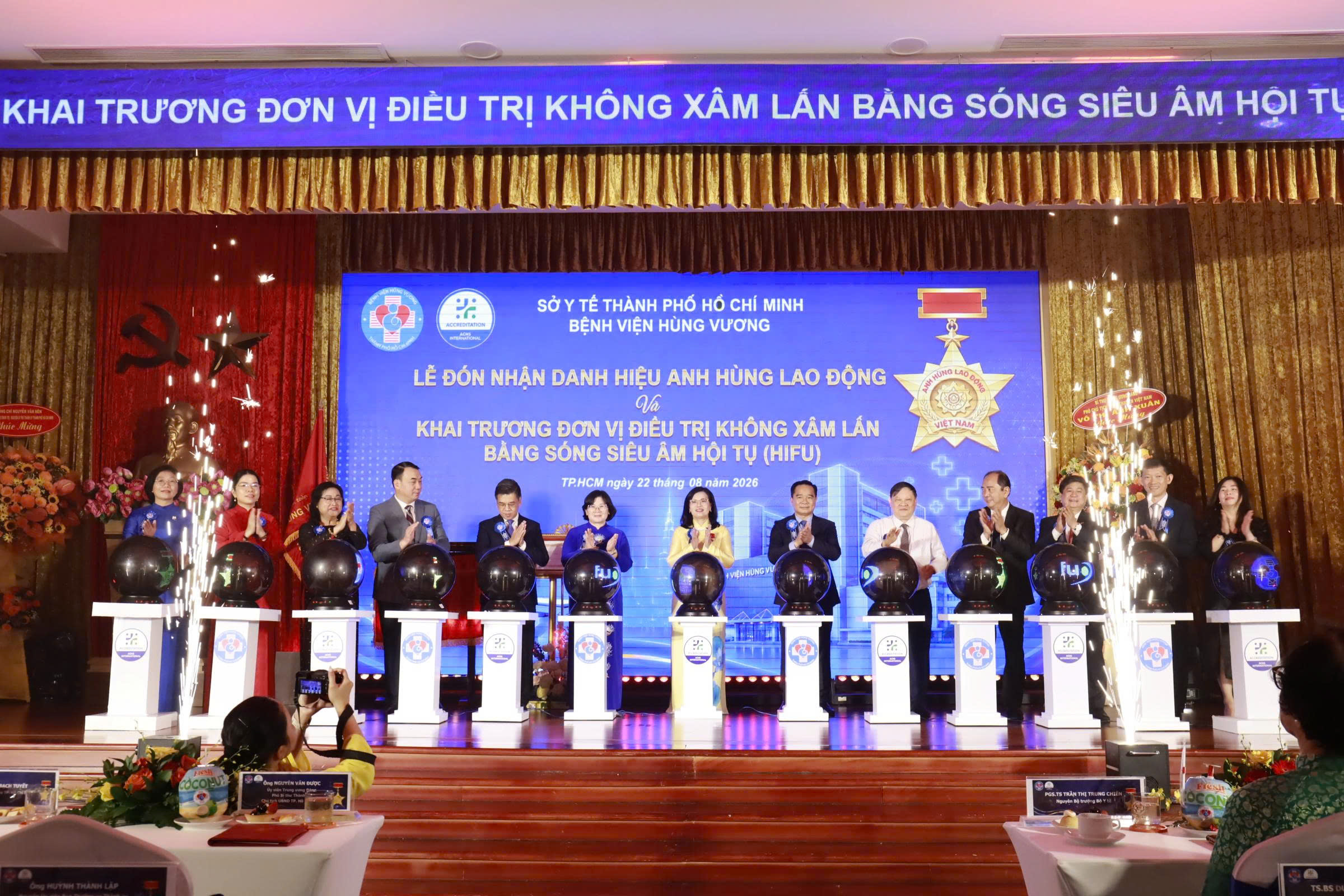 Chủ tịch UBND TP.HCM: Thành tựu của Bệnh viện Hùng Vương là kết tinh của trí tuệ và lòng nhân ái - Ảnh 4.
