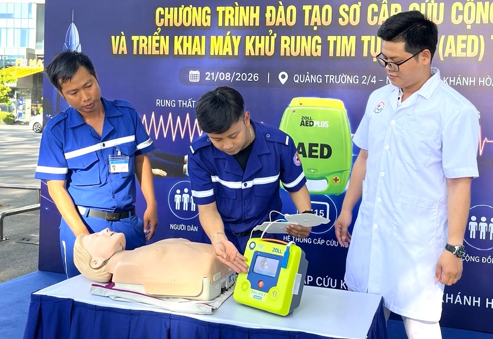 Lắp máy khử rung tim tại bờ biển, sân bay, trường học - Ảnh 1.