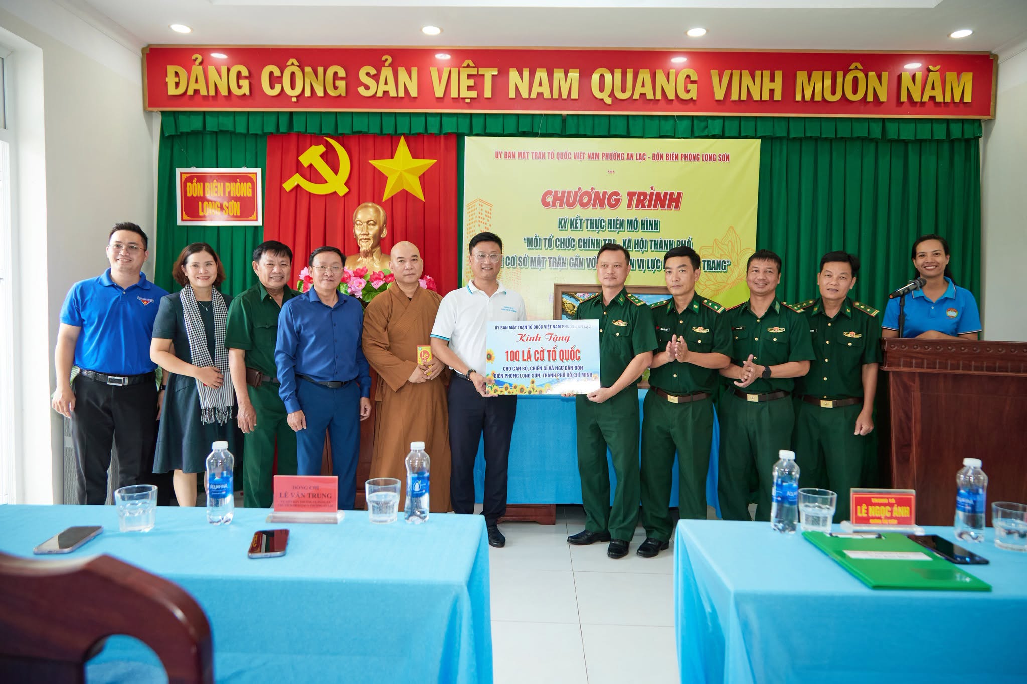 Tuổi trẻ TP.HCM gửi hơi ấm đến vùng cao, trao niềm tin nơi biên giới, biển đảo - Ảnh 5.