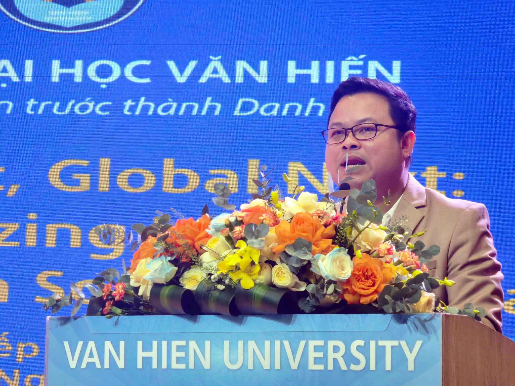 Tiếng Anh kiểu Việt: Có cần nói giống người bản xứ? - Ảnh 1.