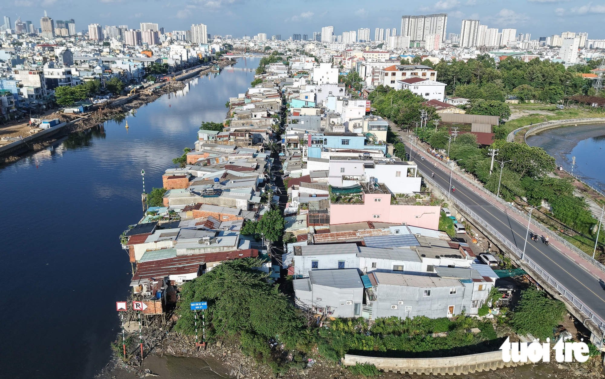 Toàn cảnh bờ Nam kênh Đôi: Hàng ngàn căn nhà chông chênh chờ giải tỏa - Ảnh 8.