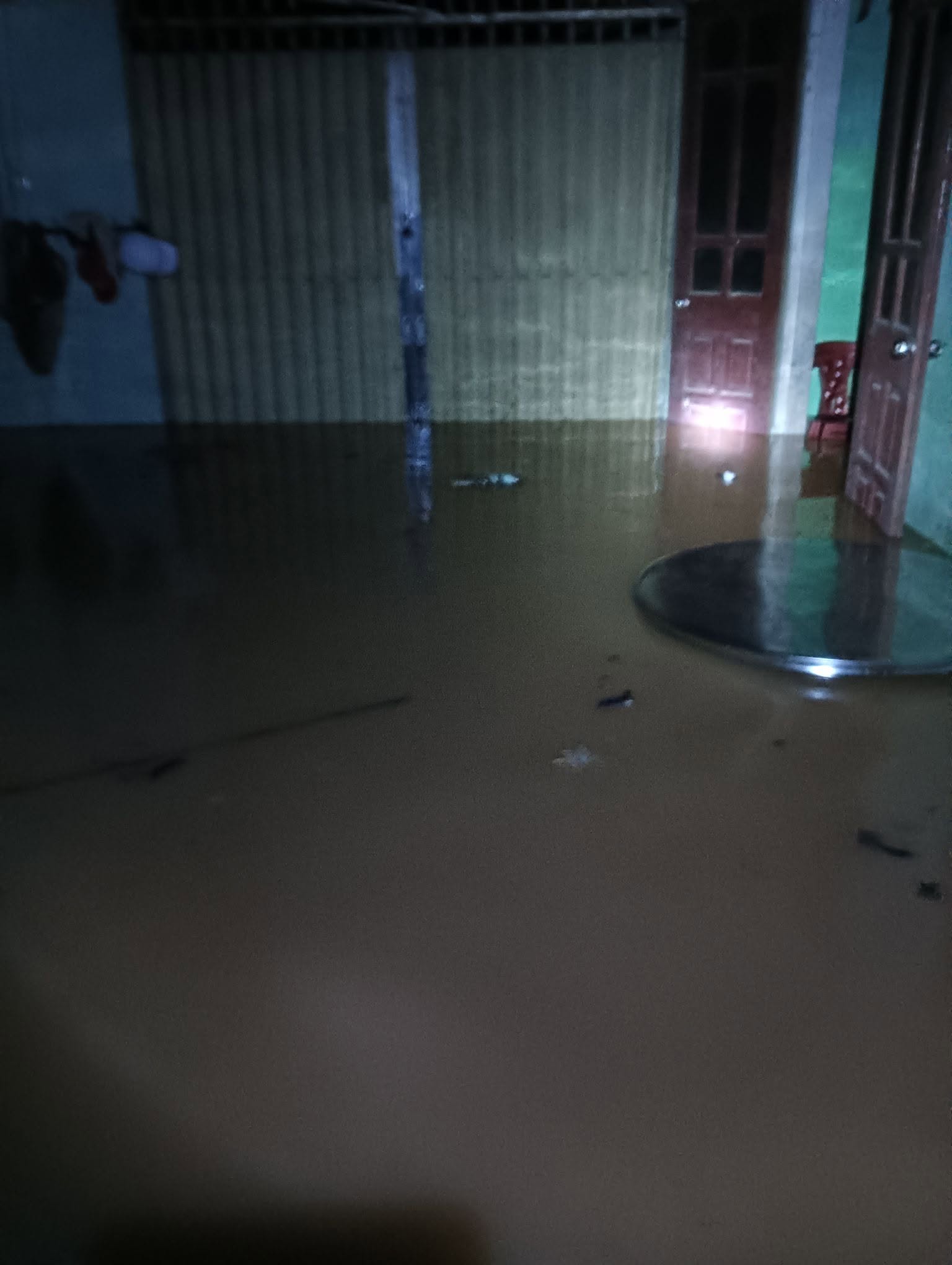 Bão số 4 trút mưa lớn, dân ở Lạng Sơn 'mất ngủ' vì lũ dâng nhanh - Ảnh 7.