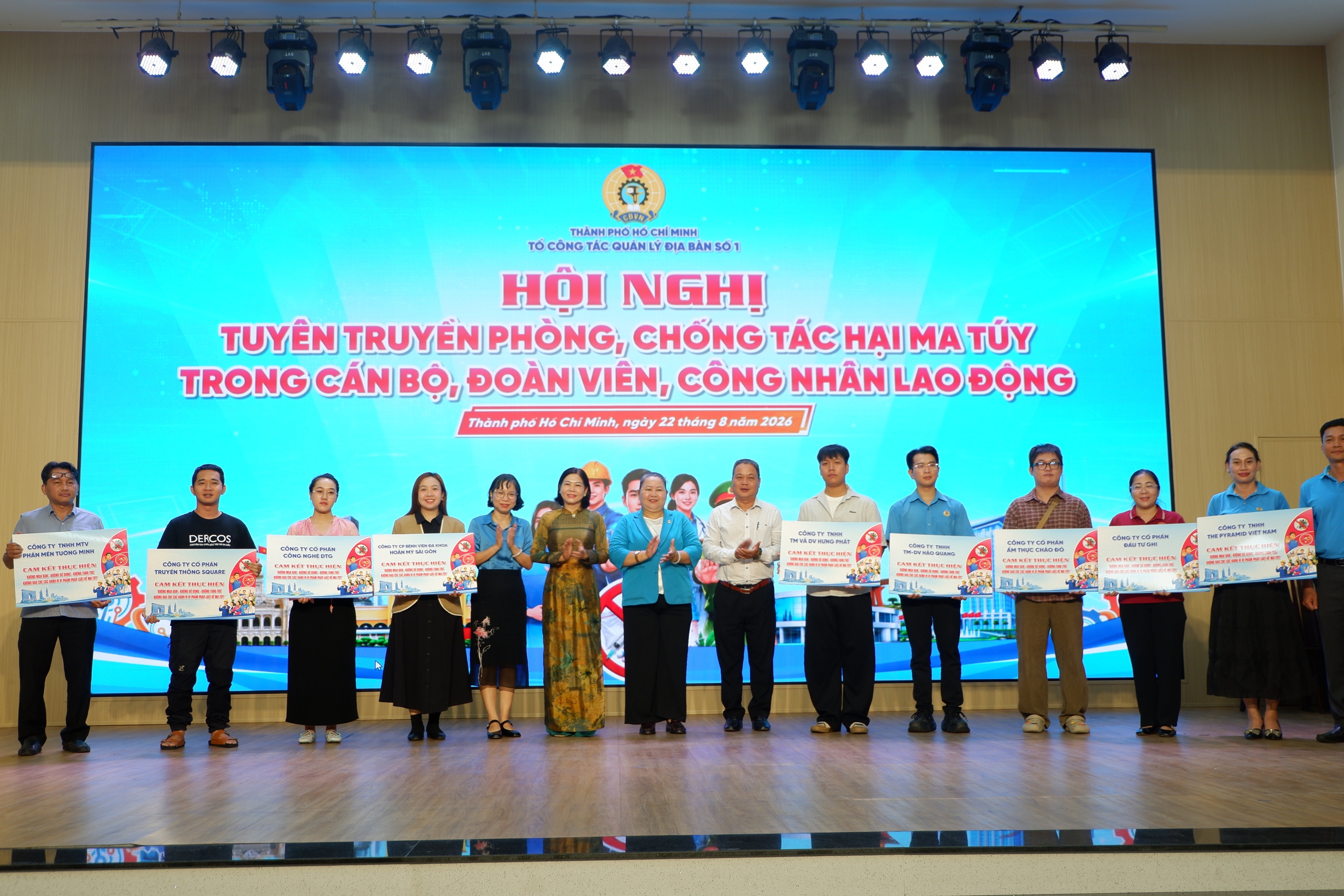 Diễn viên Hữu Nghĩa diễn tiểu phẩm về thuốc lá điện tử để truyền thông phòng chống ma túy - Ảnh 2.