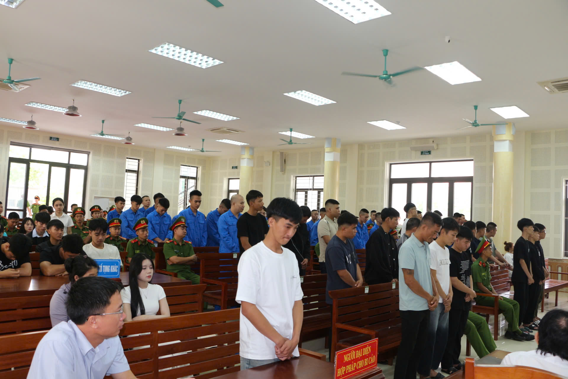 51 thanh thiếu niên tổ chức, sử dụng ma túy tại nhà hàng King Club - Ảnh 1.