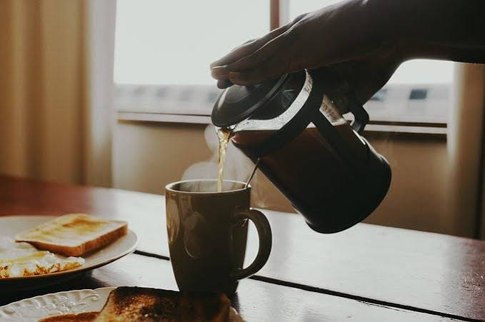 Vì sao huyết áp thường cao hơn vào buổi sáng?   - Ảnh 1.