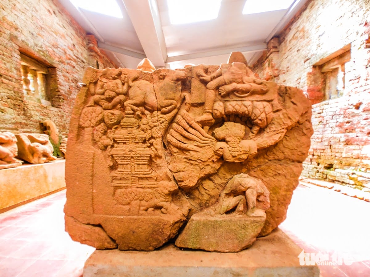 Getting lost in the sacred valley of Vietnam’ My Son Sanctuary, where ancient bricks tell a thousand-year story - Ảnh 7.