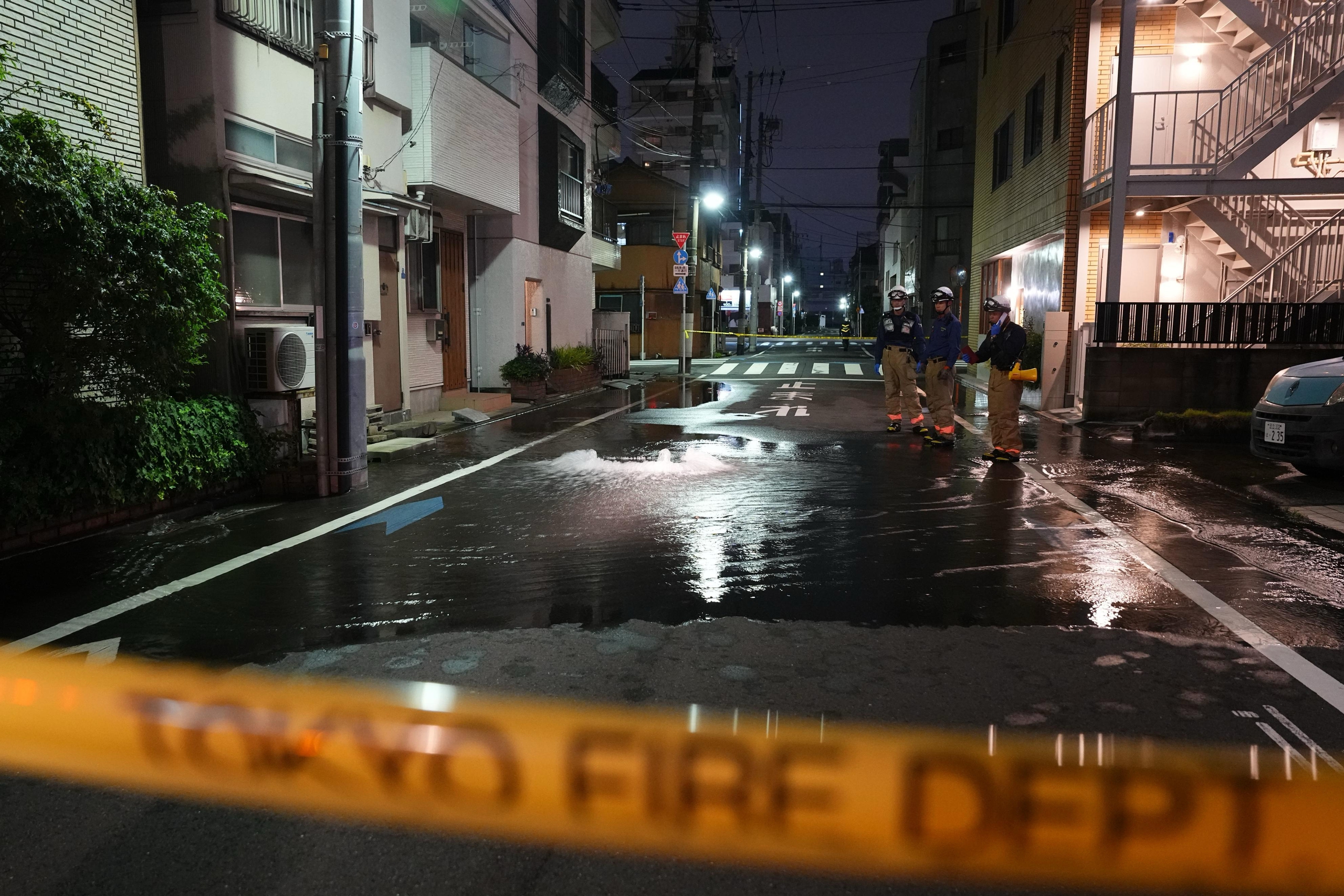 Động đất 5,8 độ rung chuyển Tokyo, ít nhất 37 người bị thương - Ảnh 1.