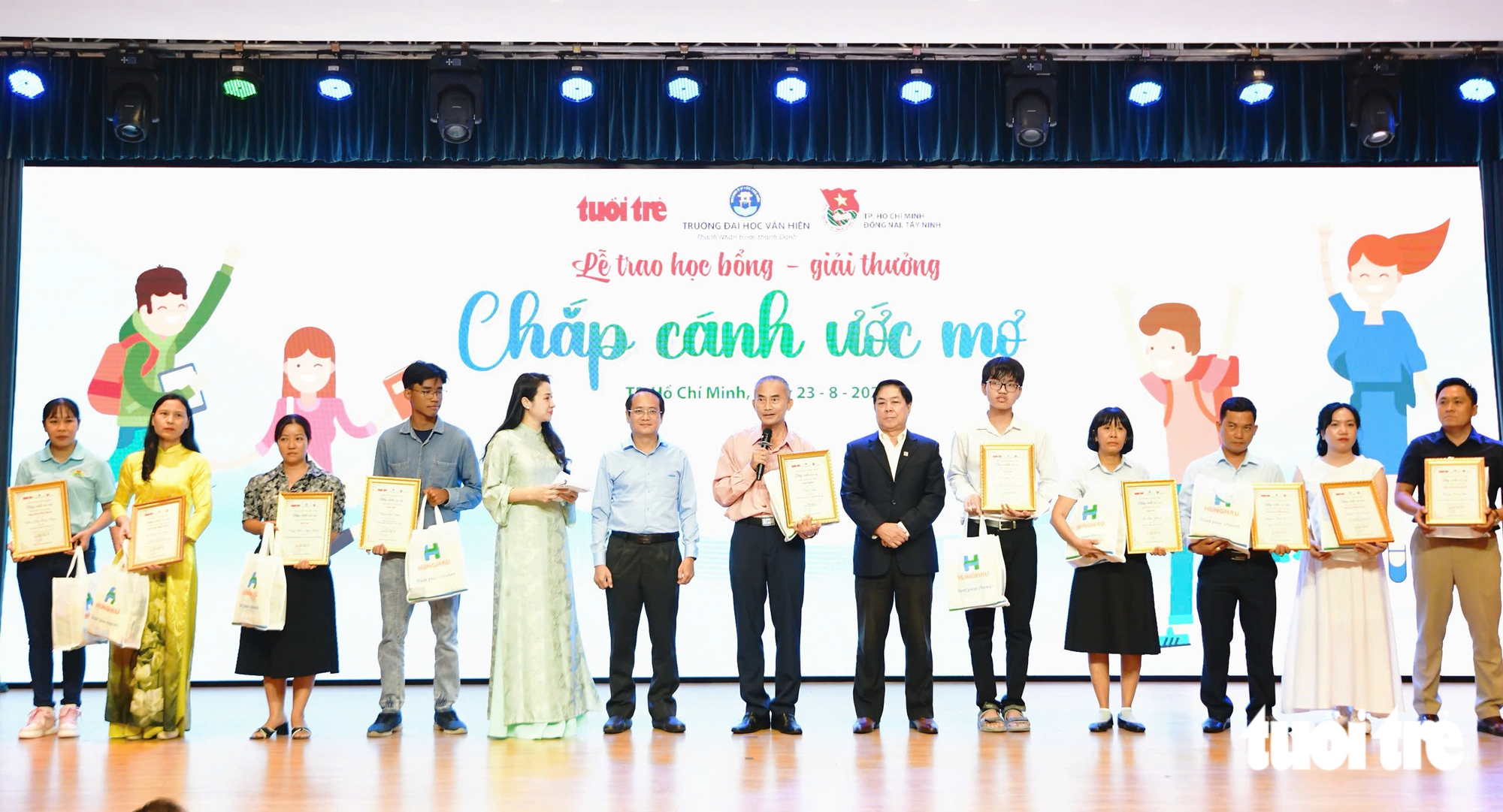 Giấu bạn, lớp trưởng viết thư nhờ ‘Chắp cánh ước mơ’ giúp bạn cùng lớp - Ảnh 13.