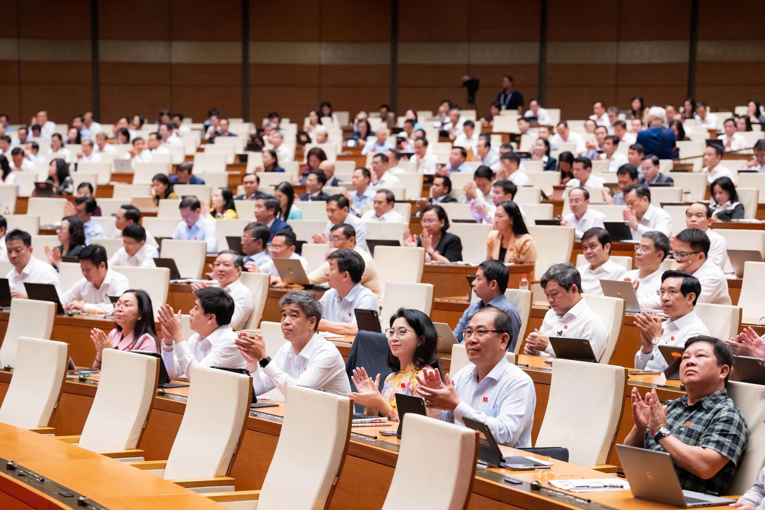 Quốc hội thông qua Luật Phát triển đô thị, cú hích thể chế cho TP.HCM và các thành phố - Ảnh 1.