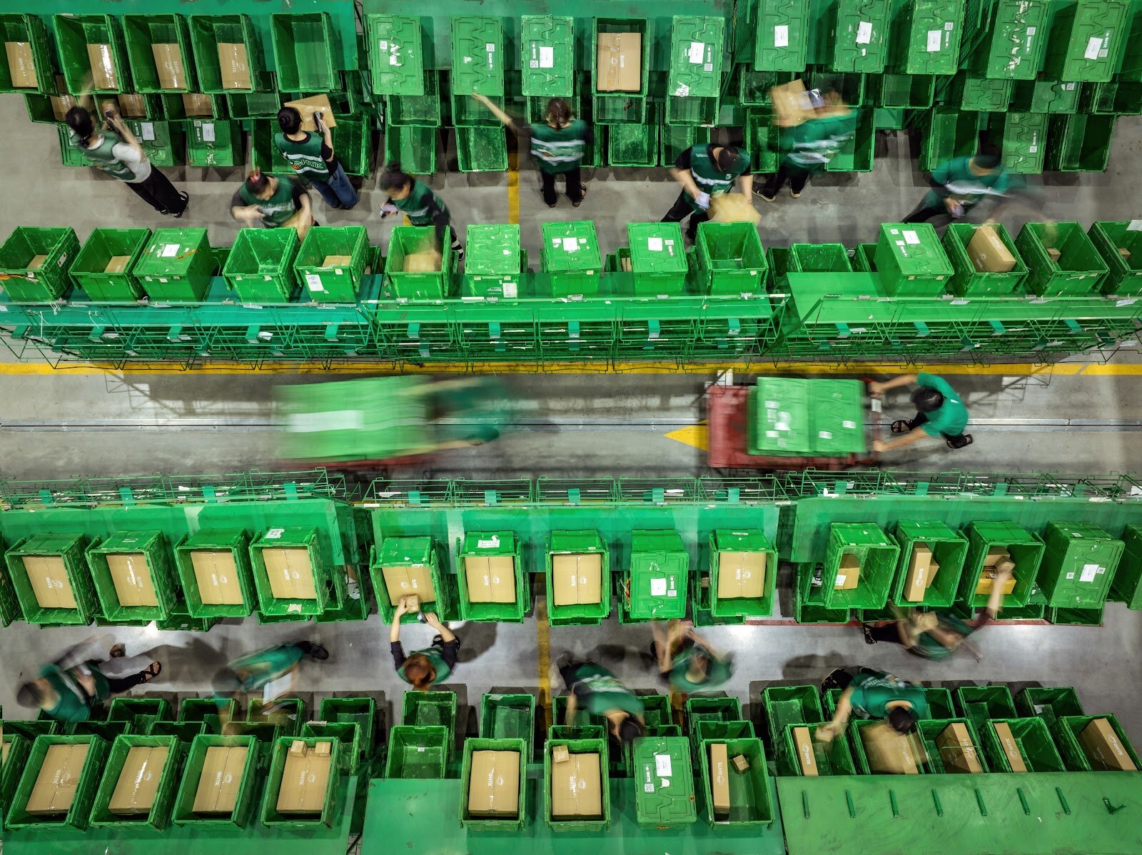 Shop online thêm áp lực vì phí giao hàng tăng - Ảnh 3.