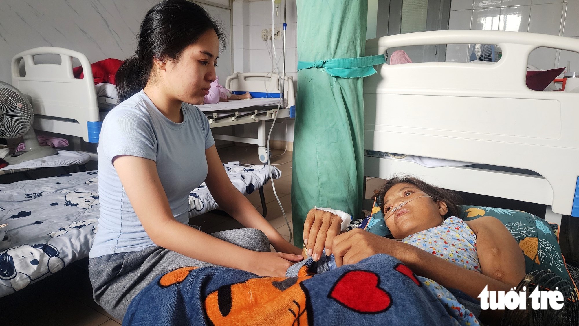 Nữ tân sinh viên Bảo Châu: ‘Mẹ ơi, học đại học để tự con có thể cứu được mẹ’ - Ảnh 2.