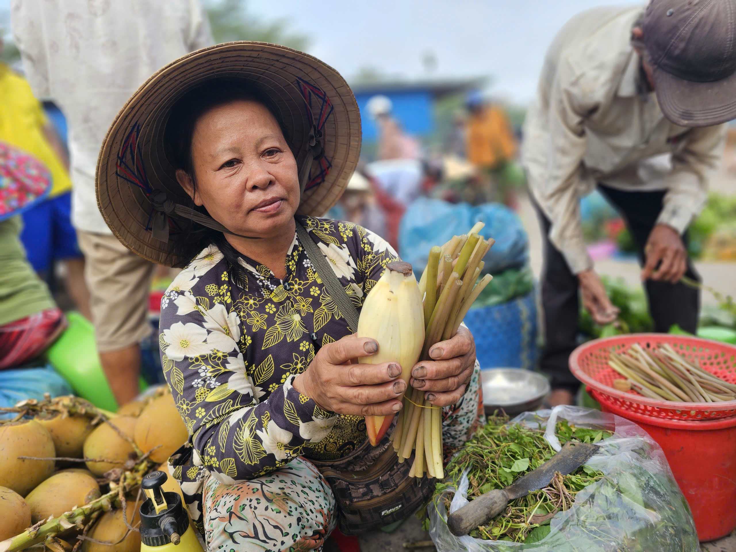 Định kiến chợ chồm hổm là lộn xộn? Ngôi chợ ở miền Tây này sẽ khiến bạn nghĩ lại - Ảnh 7.