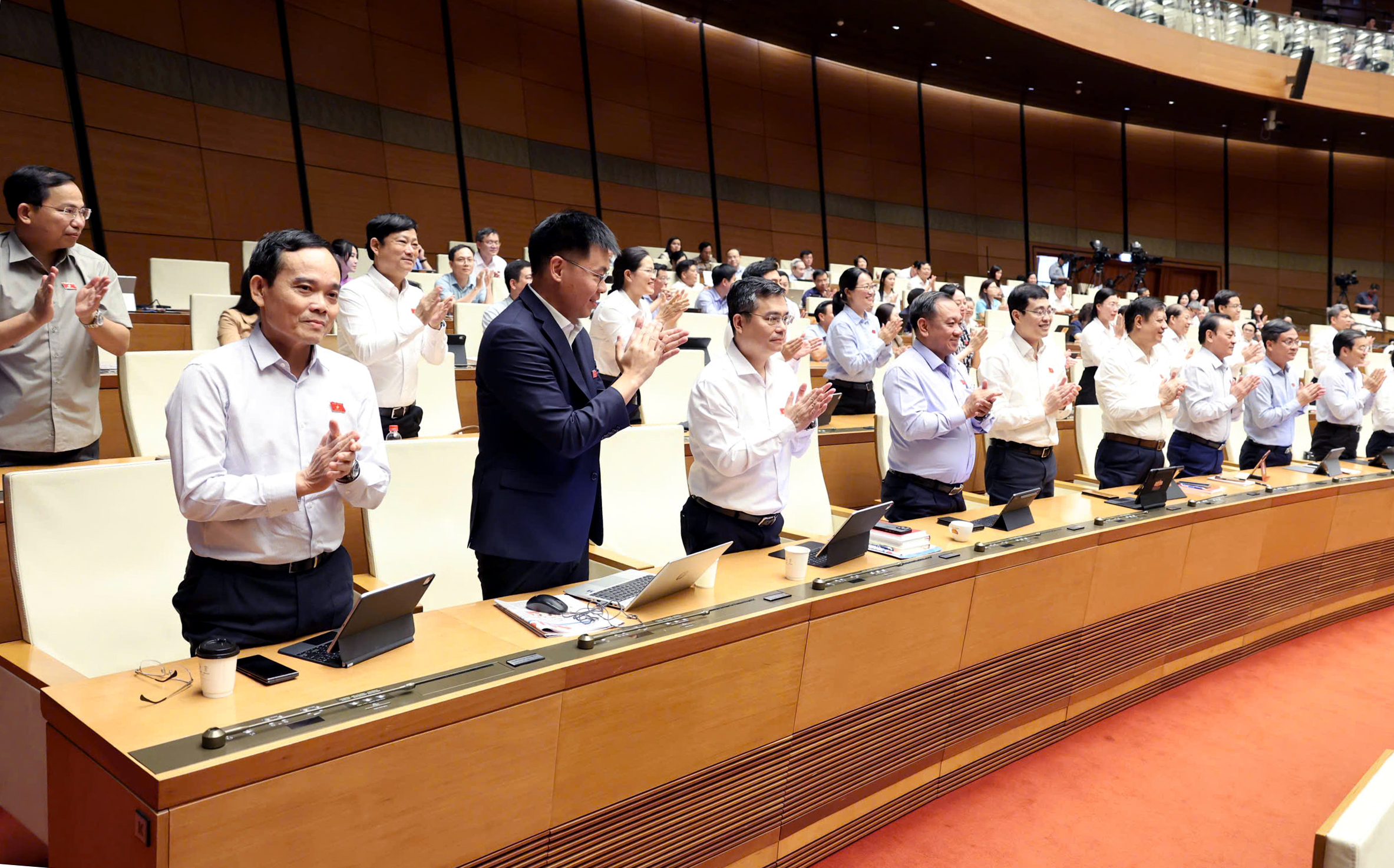 Quốc hội thông qua Luật Phát triển đô thị, cú hích thể chế cho TP.HCM và các thành phố - Ảnh 2.