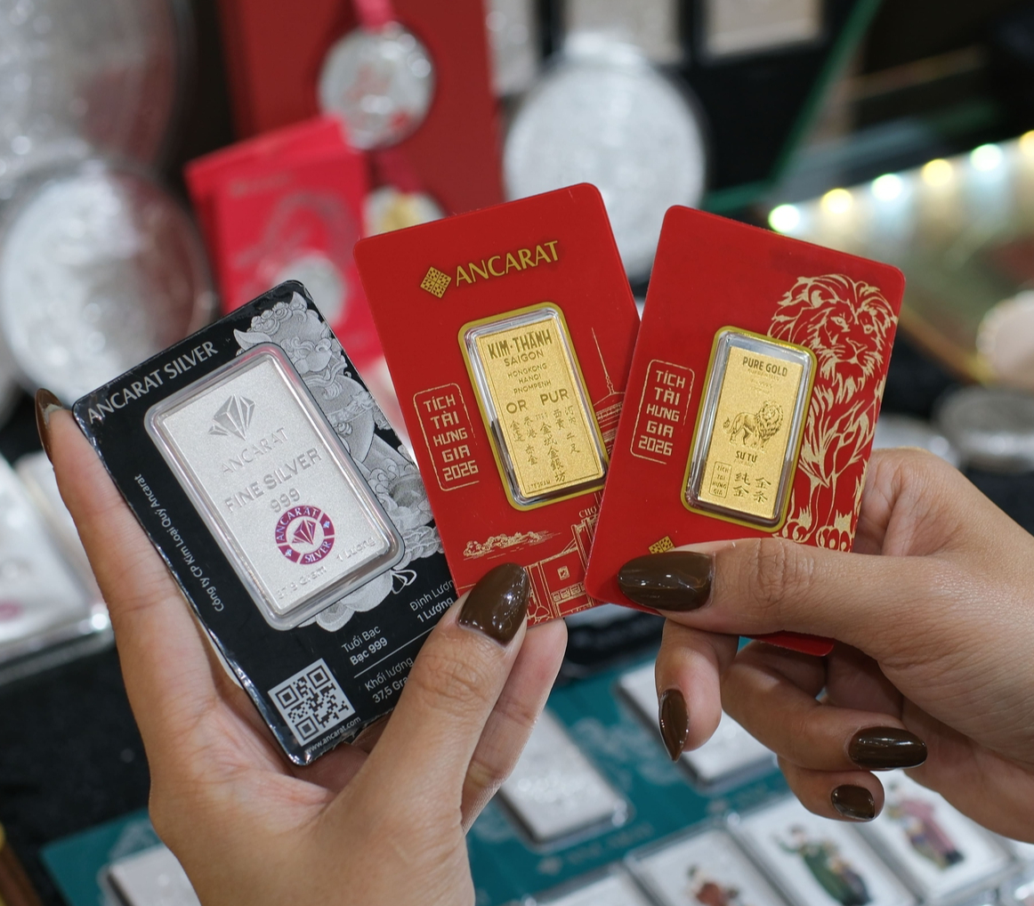 Giá vàng thế giới bất ngờ tiến sát 4.700 USD/ounce - Ảnh 2.