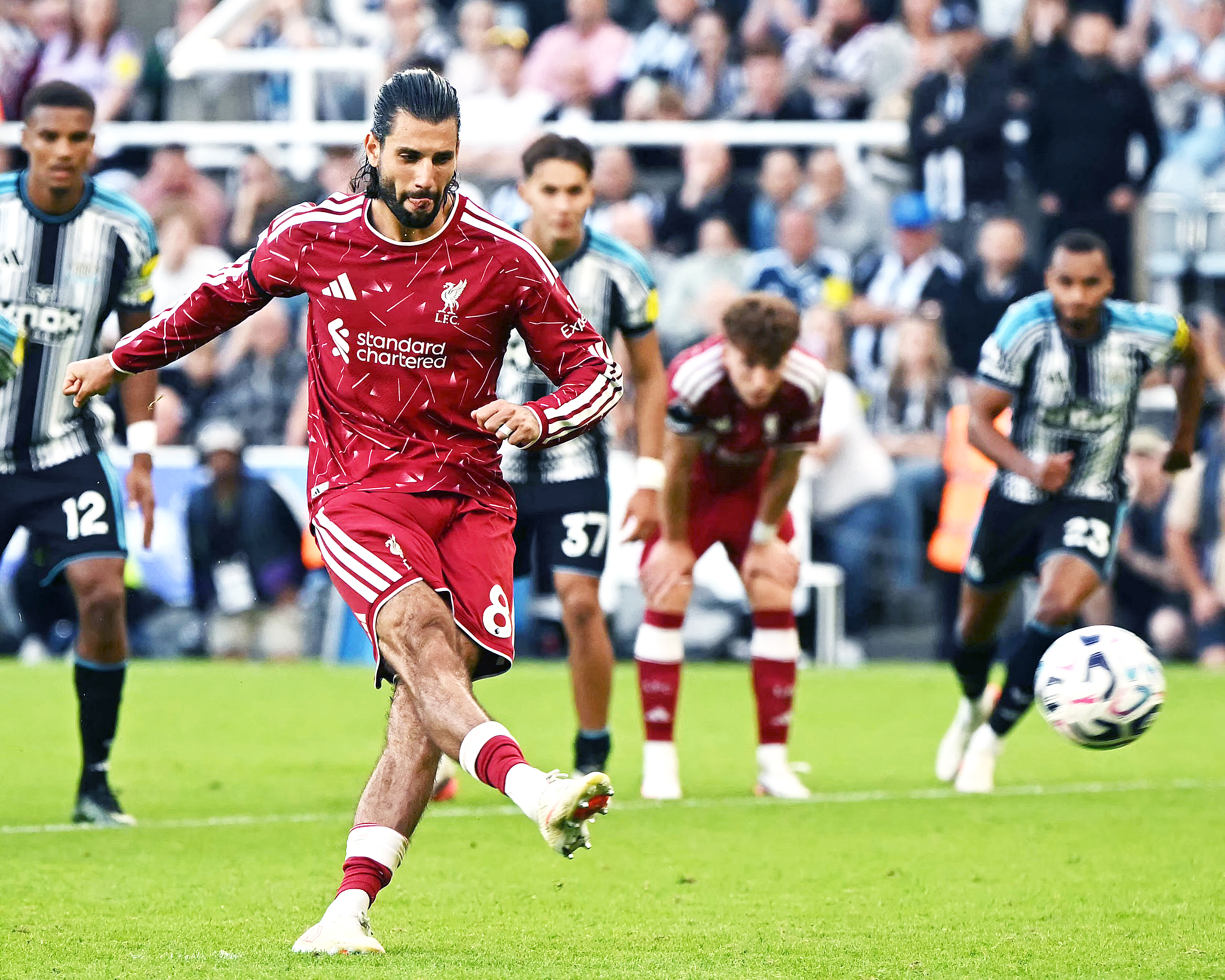 Liverpool thoát thua phút 90+9 sau 2 lần bị dẫn trước - Ảnh 2.
