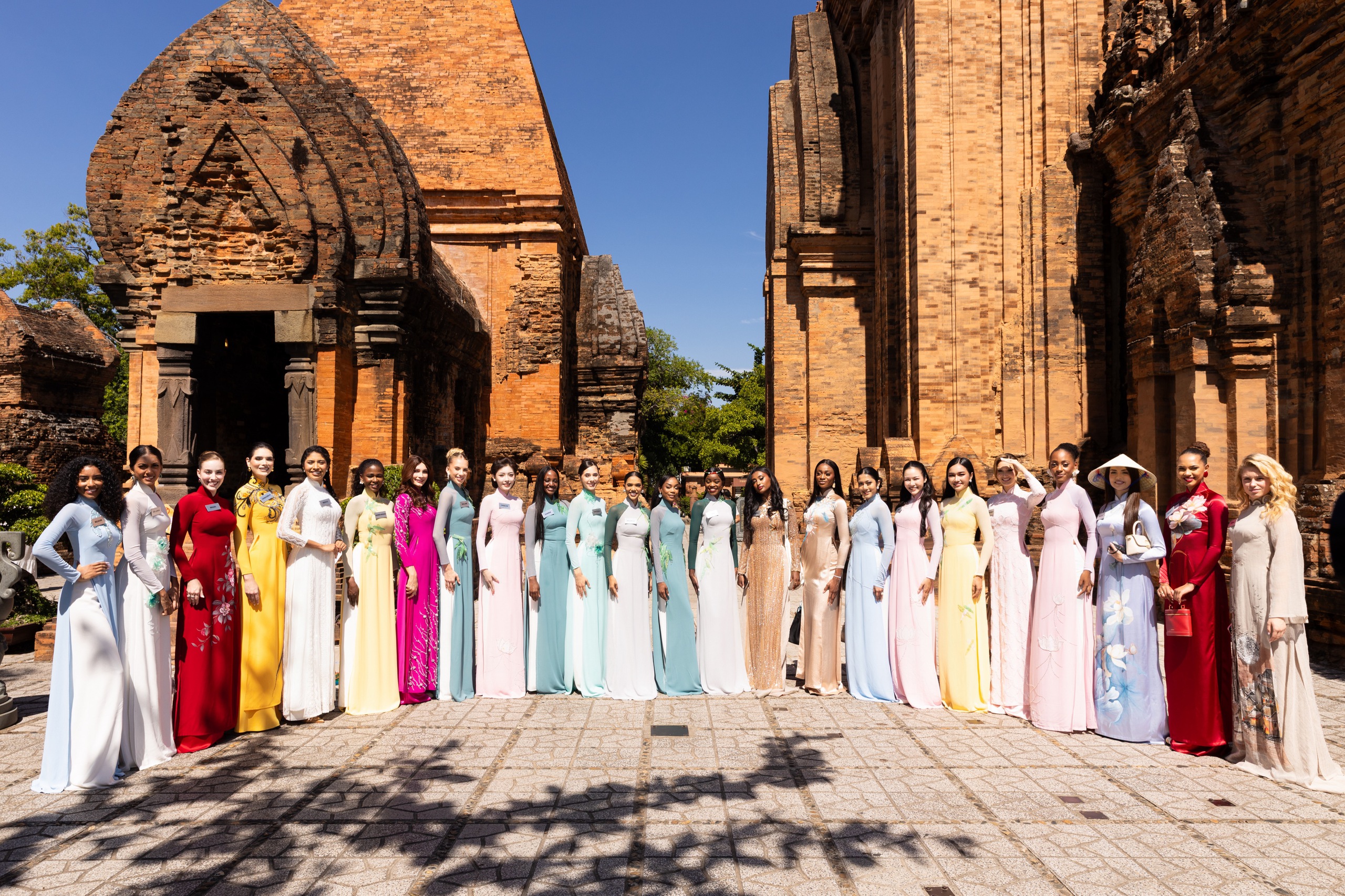 111 người đẹp Miss World làm gì trước khi bước vào chặng đua cuối? - Ảnh 1.