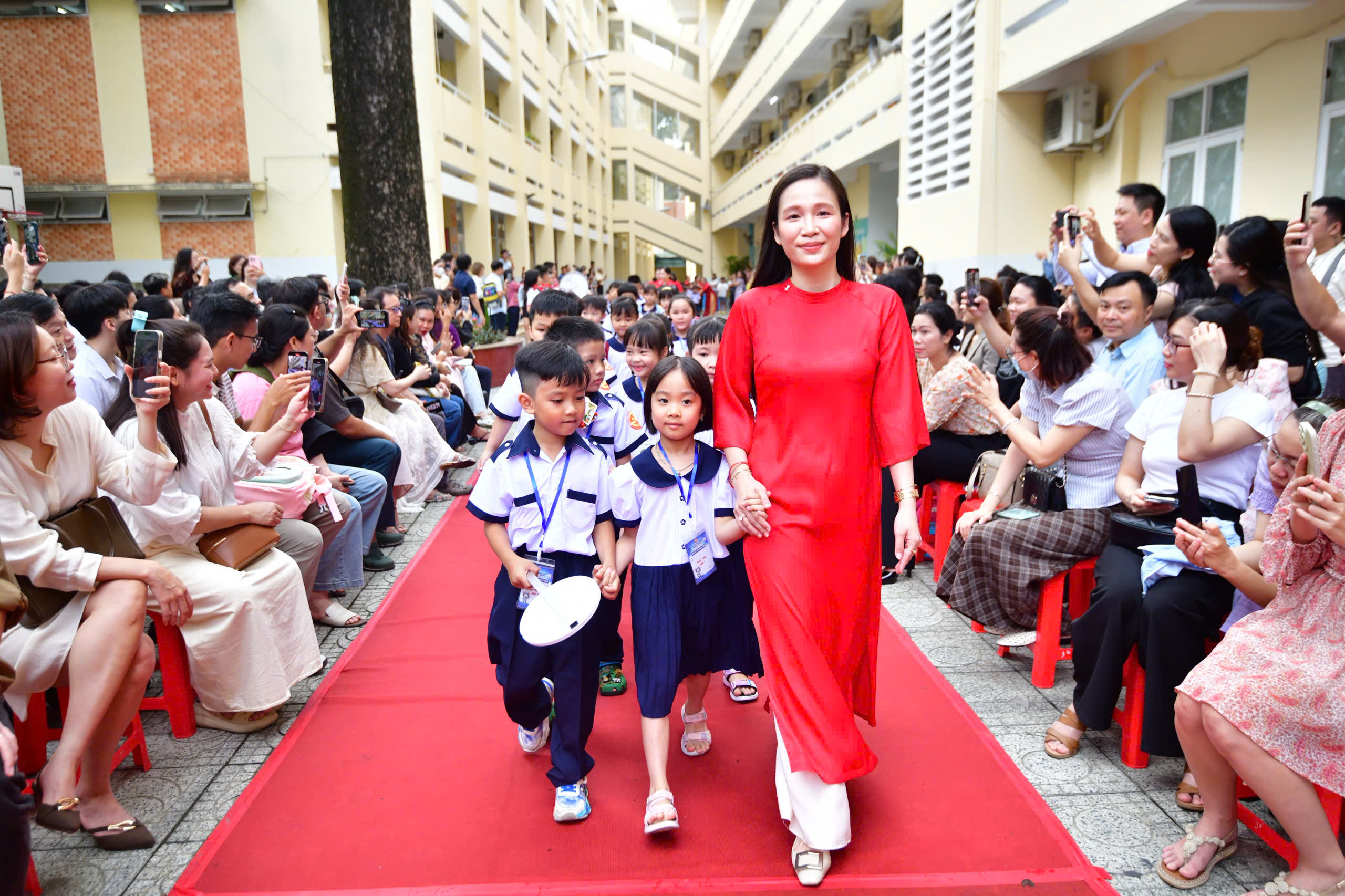 Trường tiểu học nổi tiếng ở TP.HCM giúp học sinh lớp 1 yêu trường ngay từ ngày đầu tiên - Ảnh 3.