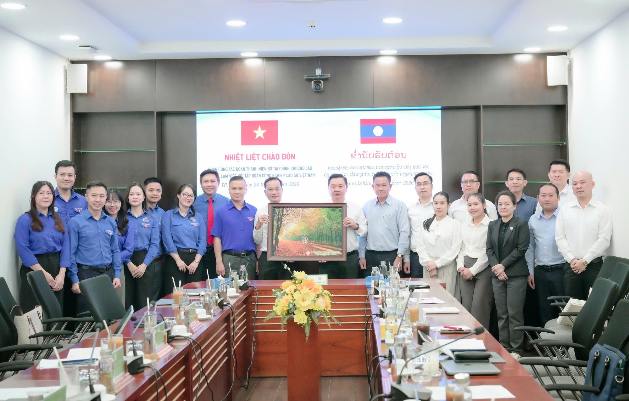 Tuổi trẻ VRG góp sức vun đắp tình hữu nghị Việt - Lào - Ảnh 2.