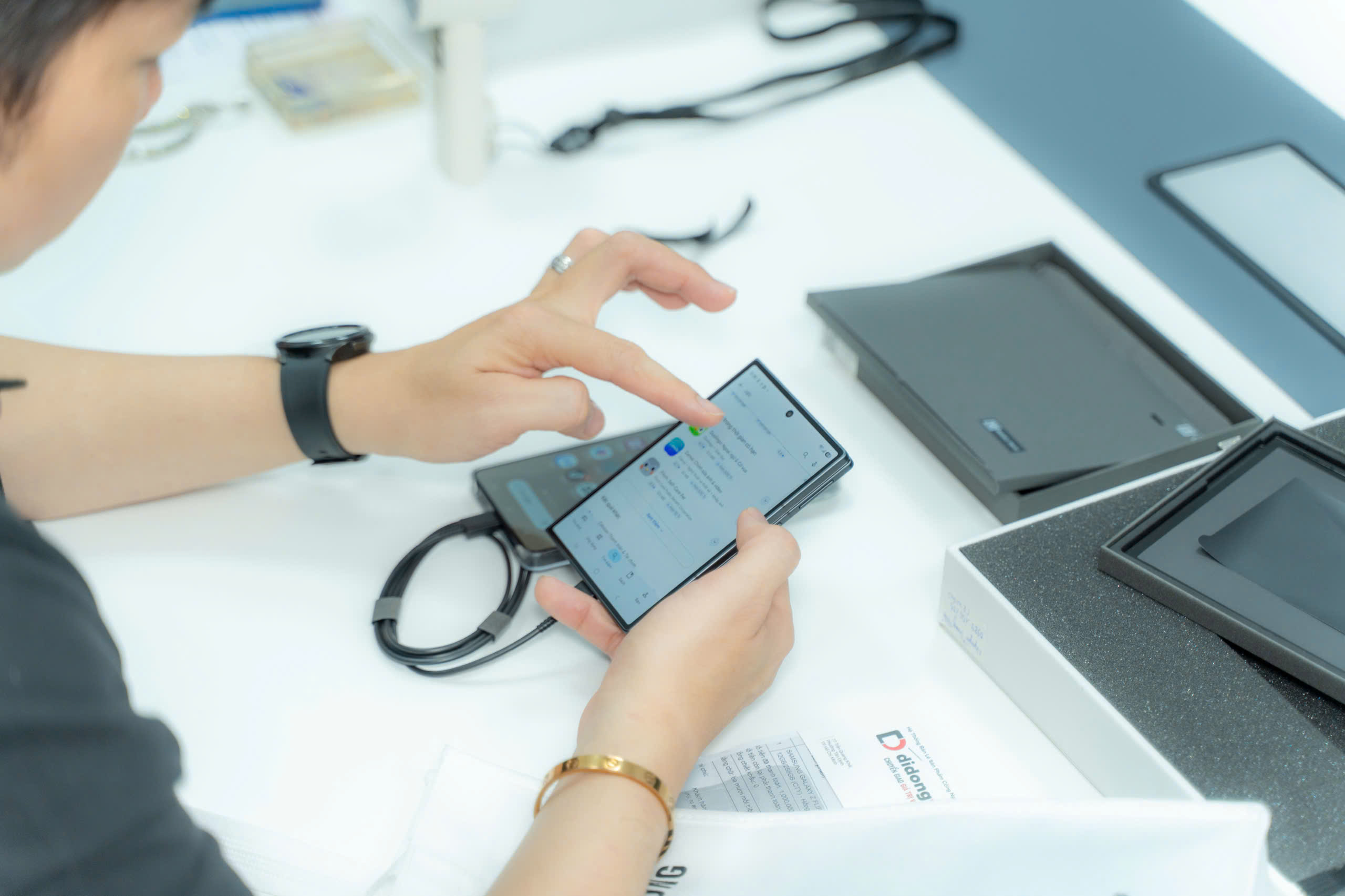 Việt Nam tăng xuất khẩu smartphone ra thế giới - Ảnh 1.