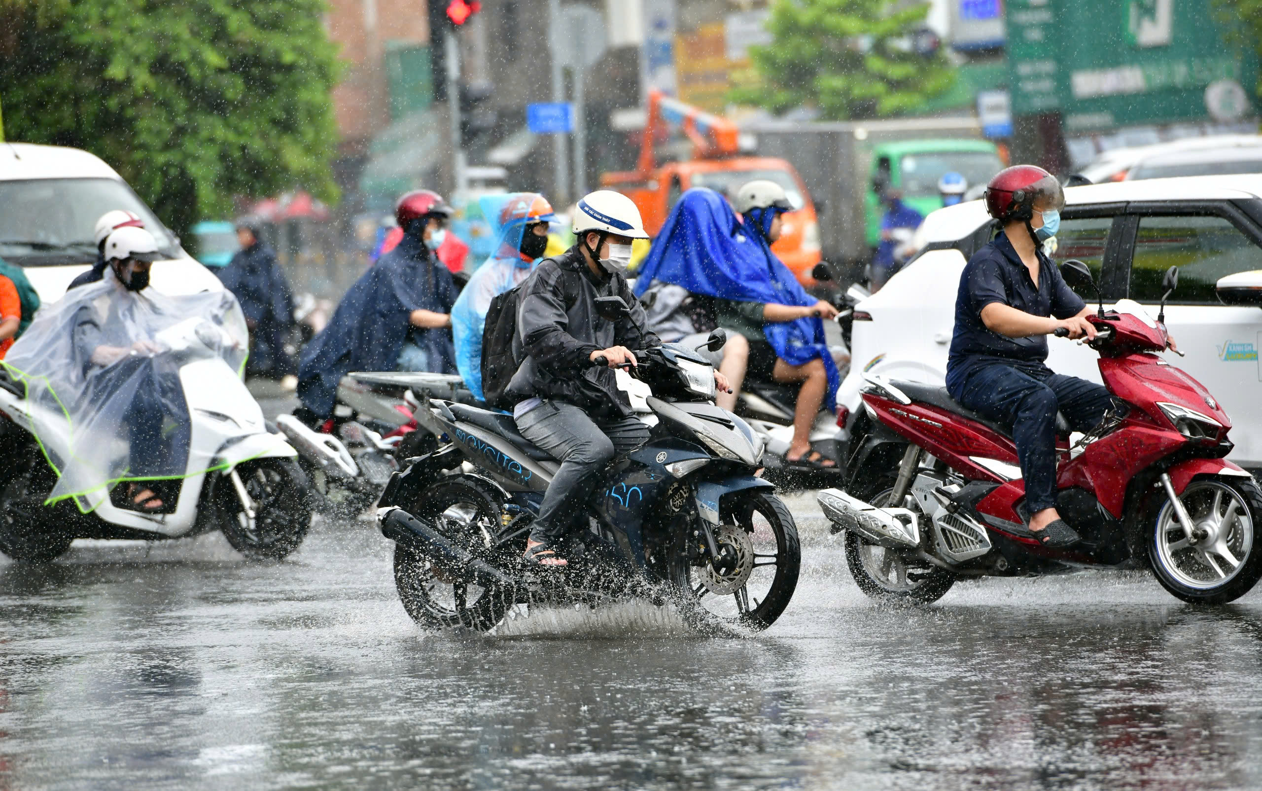Thời tiết hôm nay 26-8: Bão số 4 yếu thành áp tháp, đi lên Trung Quốc rồi tan - Ảnh 1.
