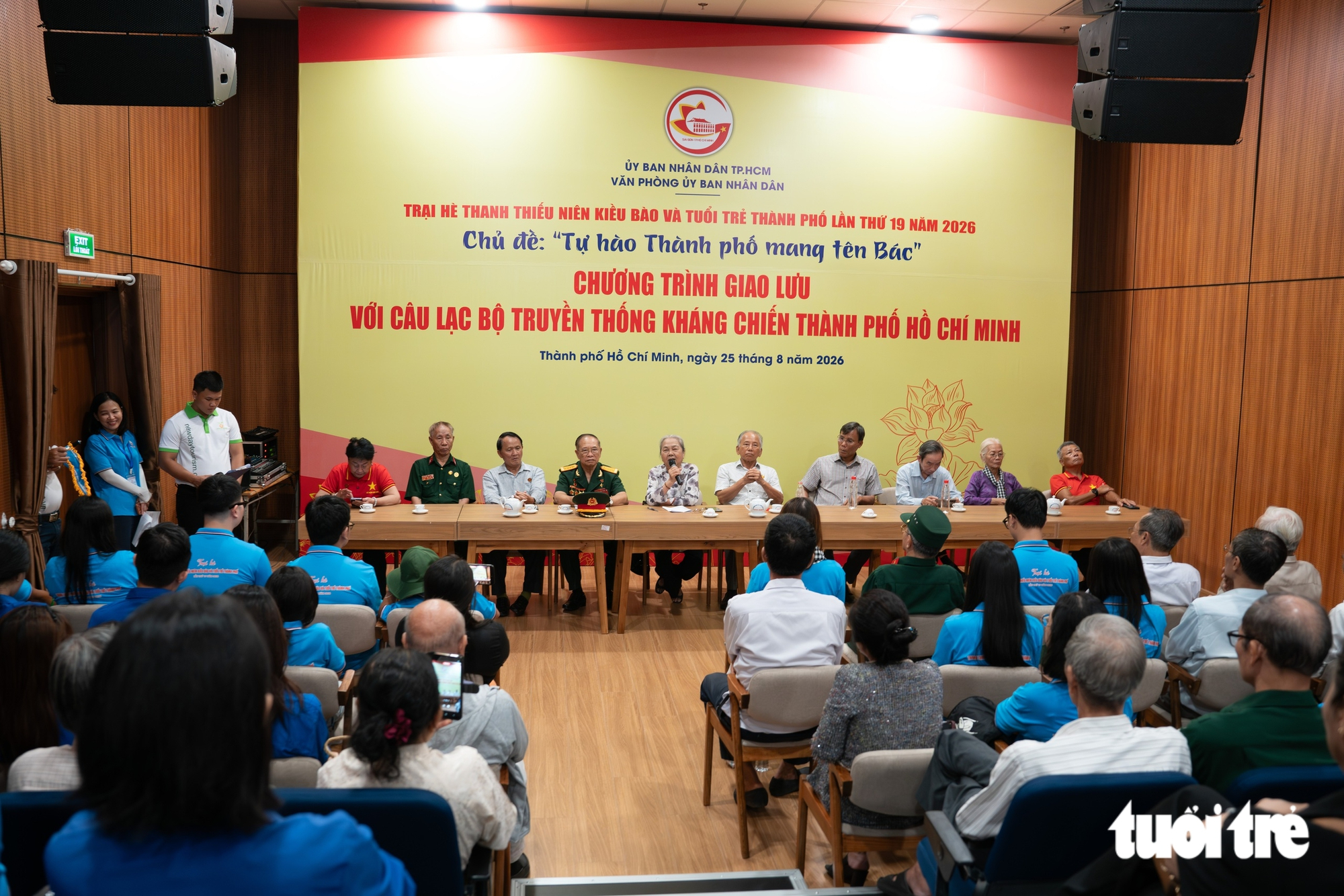 Kiều bào trẻ xúc động thăm công viên Lê Thị Riêng, nghe 'kiều bào lớn' kể chuyện kháng chiến - Ảnh 3.