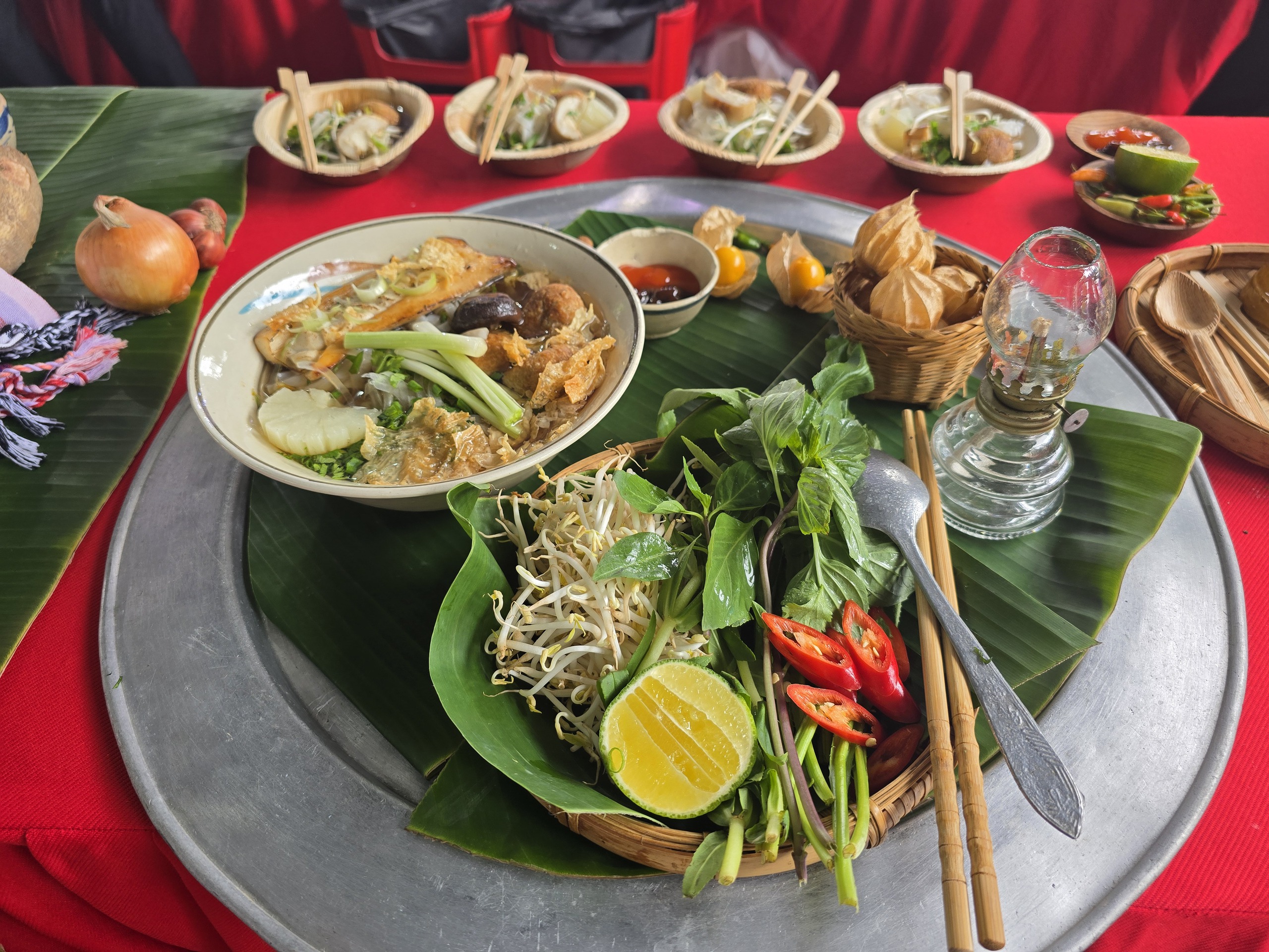 Sinh viên thi nấu phở chay: Làm cả bánh phở ngò gai, 'tủy bò' - Ảnh 3.