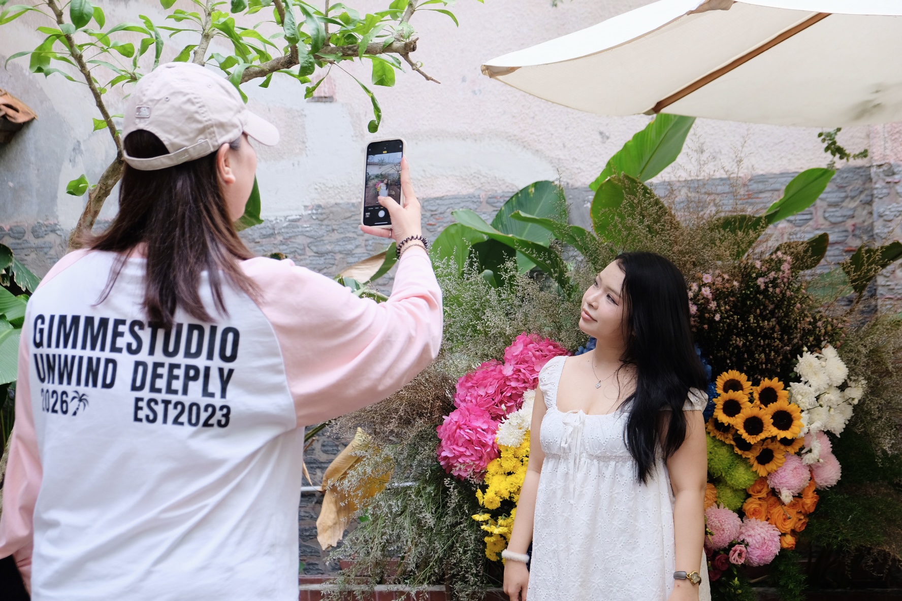 Nàng thơ check-in xe hoa ‘mùa thu Hà Nội’ giữa Sài Gòn - Ảnh 5.