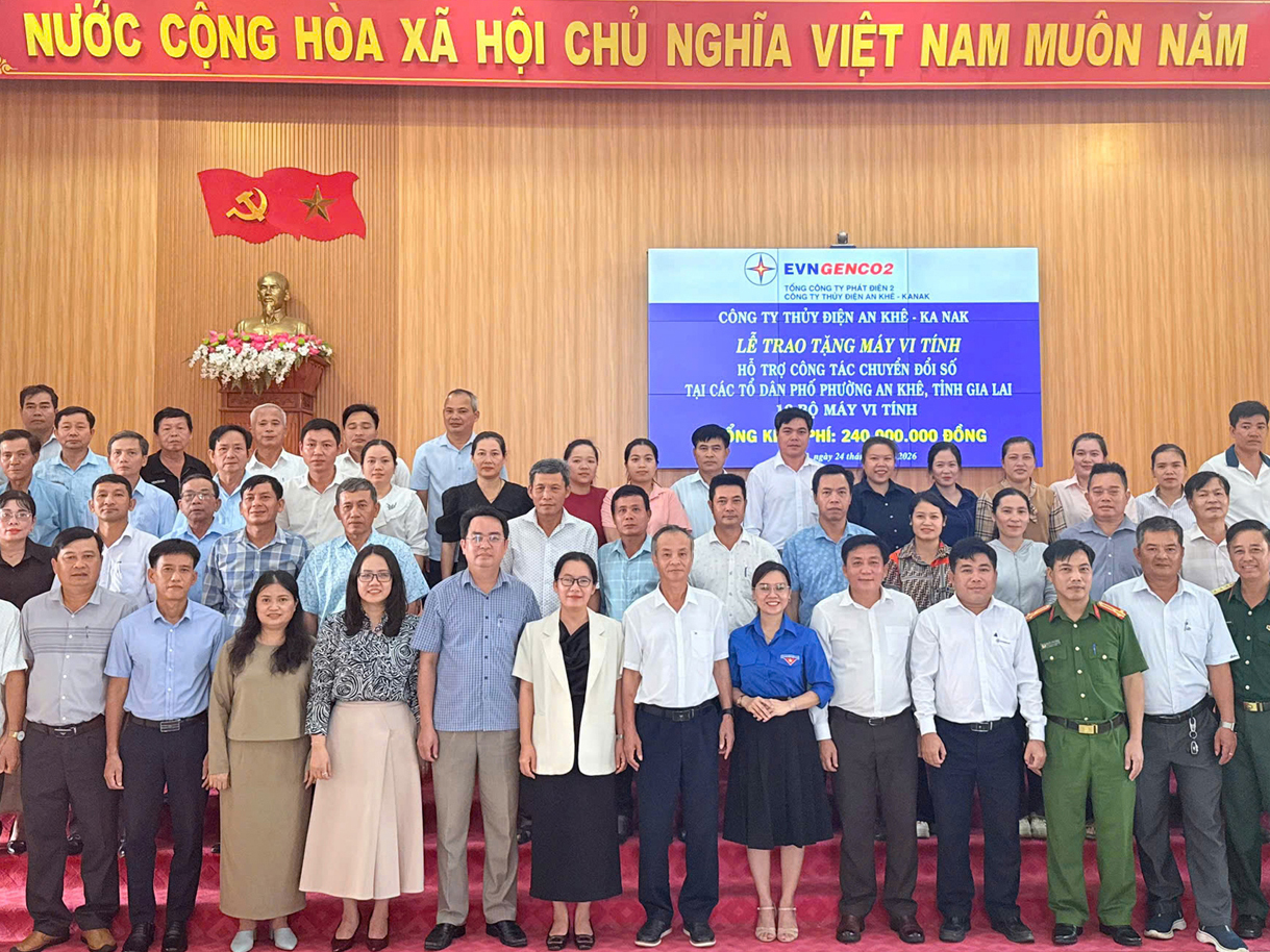 Công ty Thủy điện An Khê - Ka Nak hỗ trợ địa phương 30 bộ máy tính - Ảnh 1.