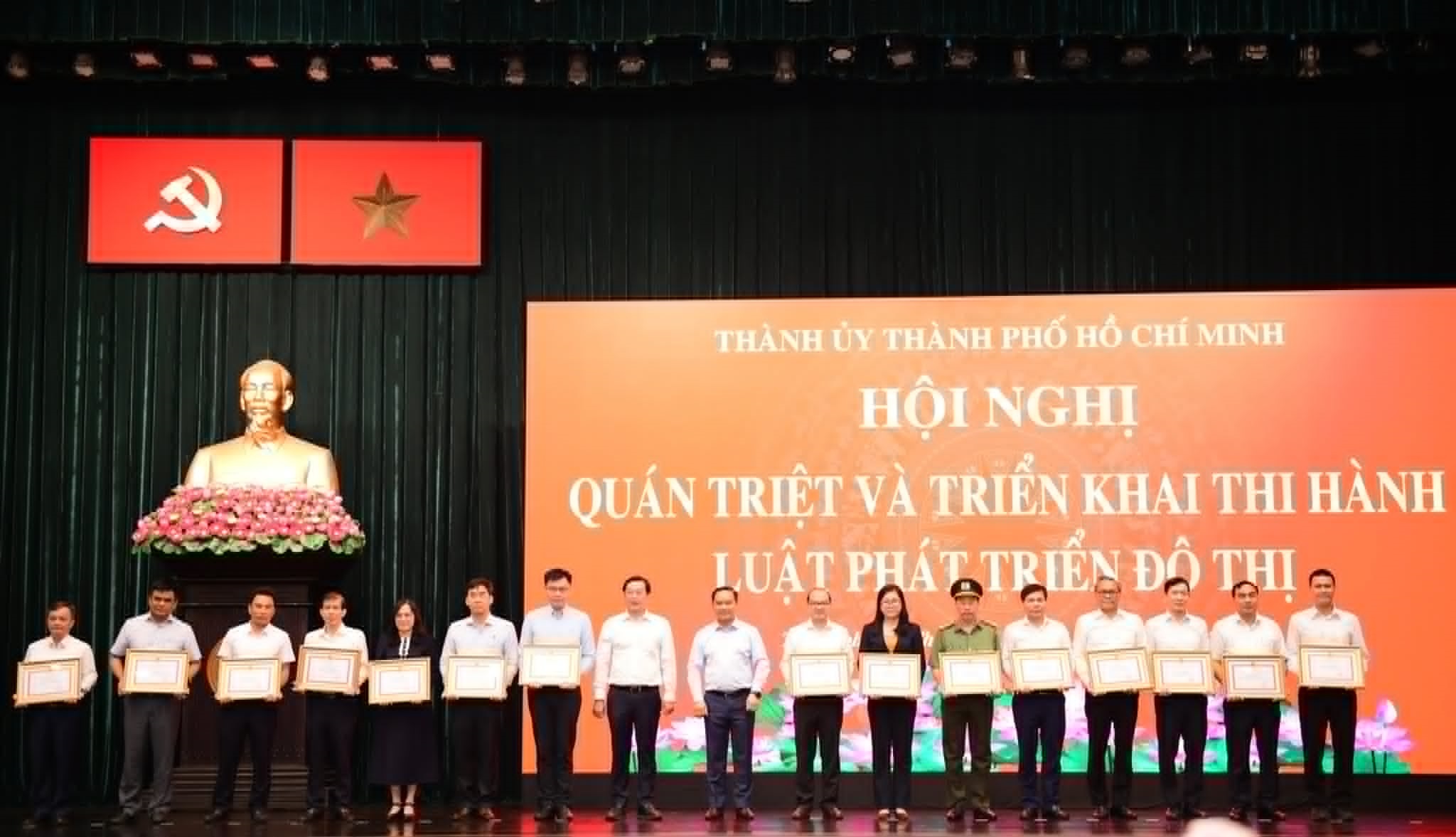 Chủ tịch UBND TP.HCM phát động 30 ngày thần tốc triển khai Luật Phát triển đô thị - Ảnh 3.