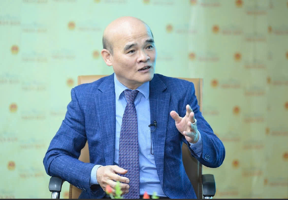 Có nên cấm hút thuốc lá khi lái xe như cấm dùng điện thoại? - Ảnh 3.