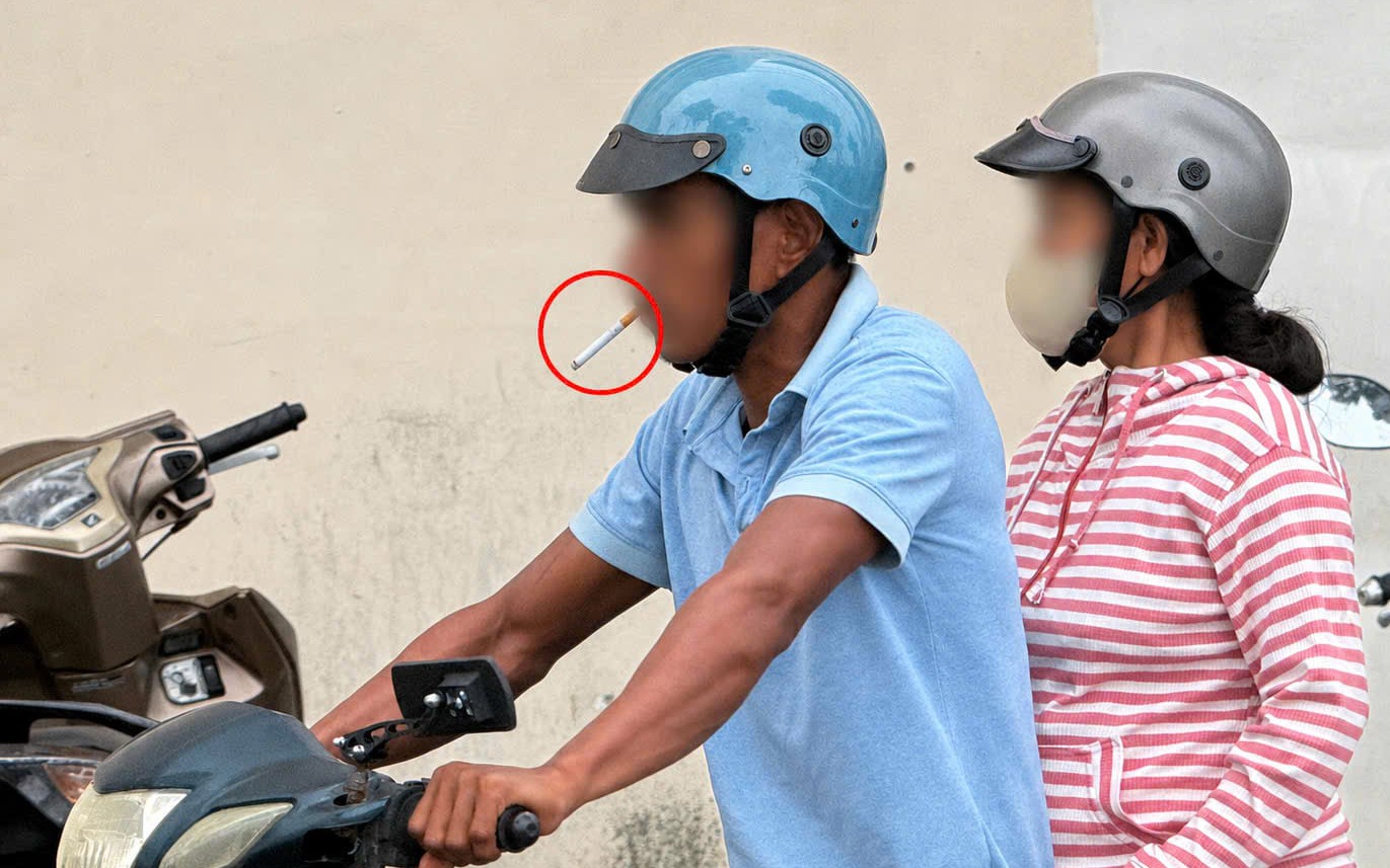 Should smoking while riding be banned in Vietnam?- Ảnh 1.