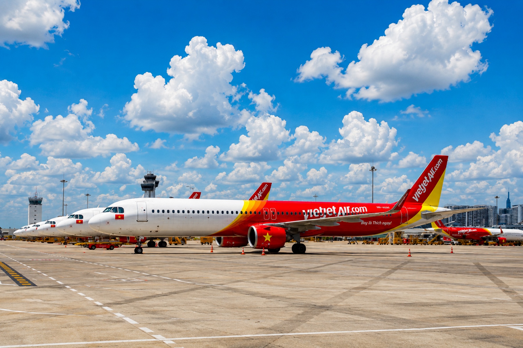 Vietjet sẵn sàng phục vụ hành khách trong dịp cao điểm Quốc khánh 2-9 - Ảnh 1.