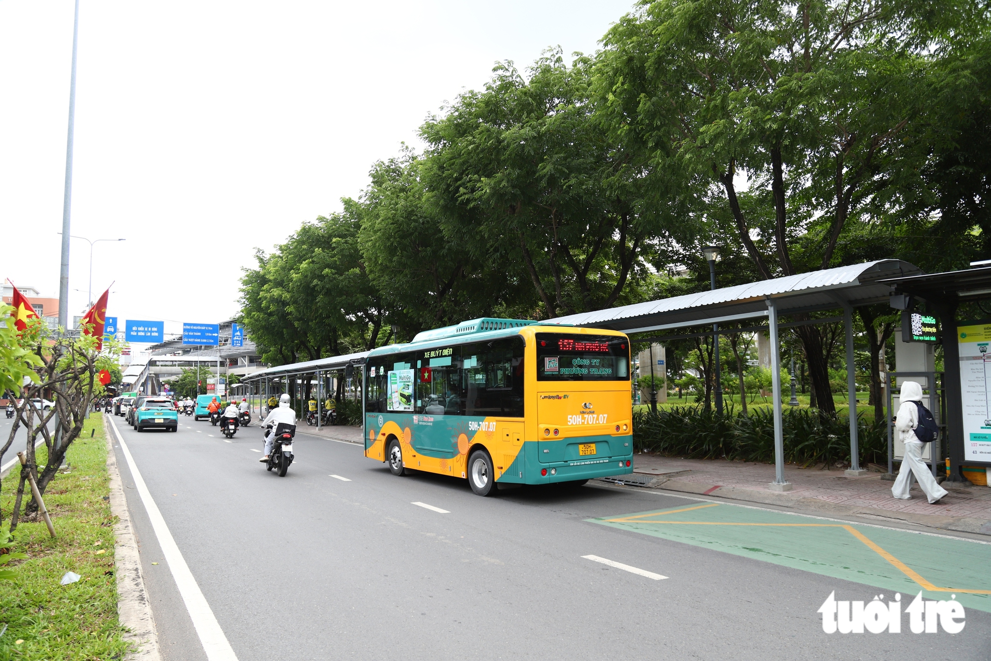 TP.HCM lắp mảng xanh giúp người dân mát mẻ khi đợi xe buýt, chỉnh trang trạm dừng tăng mỹ quan đô thị - Ảnh 8.