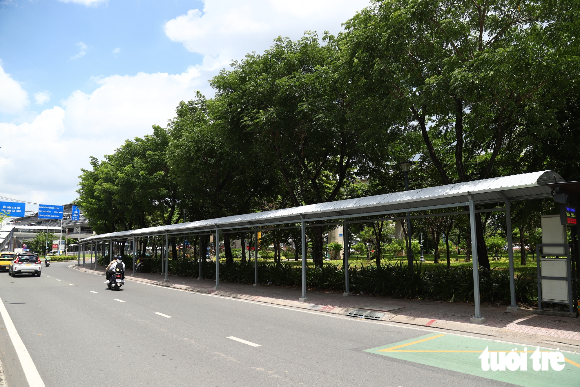 TP.HCM lắp mảng xanh giúp người dân mát mẻ khi đợi xe buýt, chỉnh trang trạm dừng tăng mỹ quan đô thị - Ảnh 10.